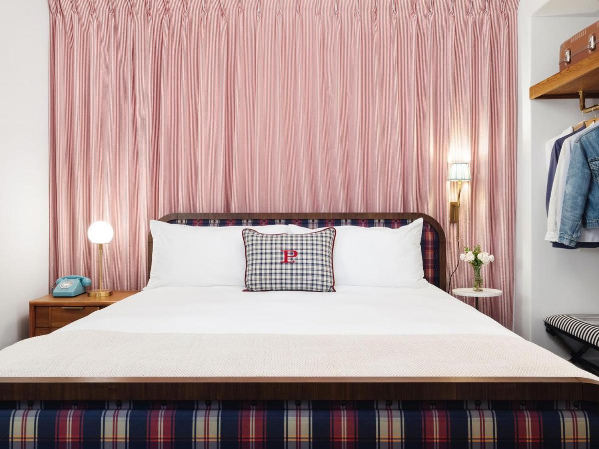 Queen Room,1367435870:JPEG