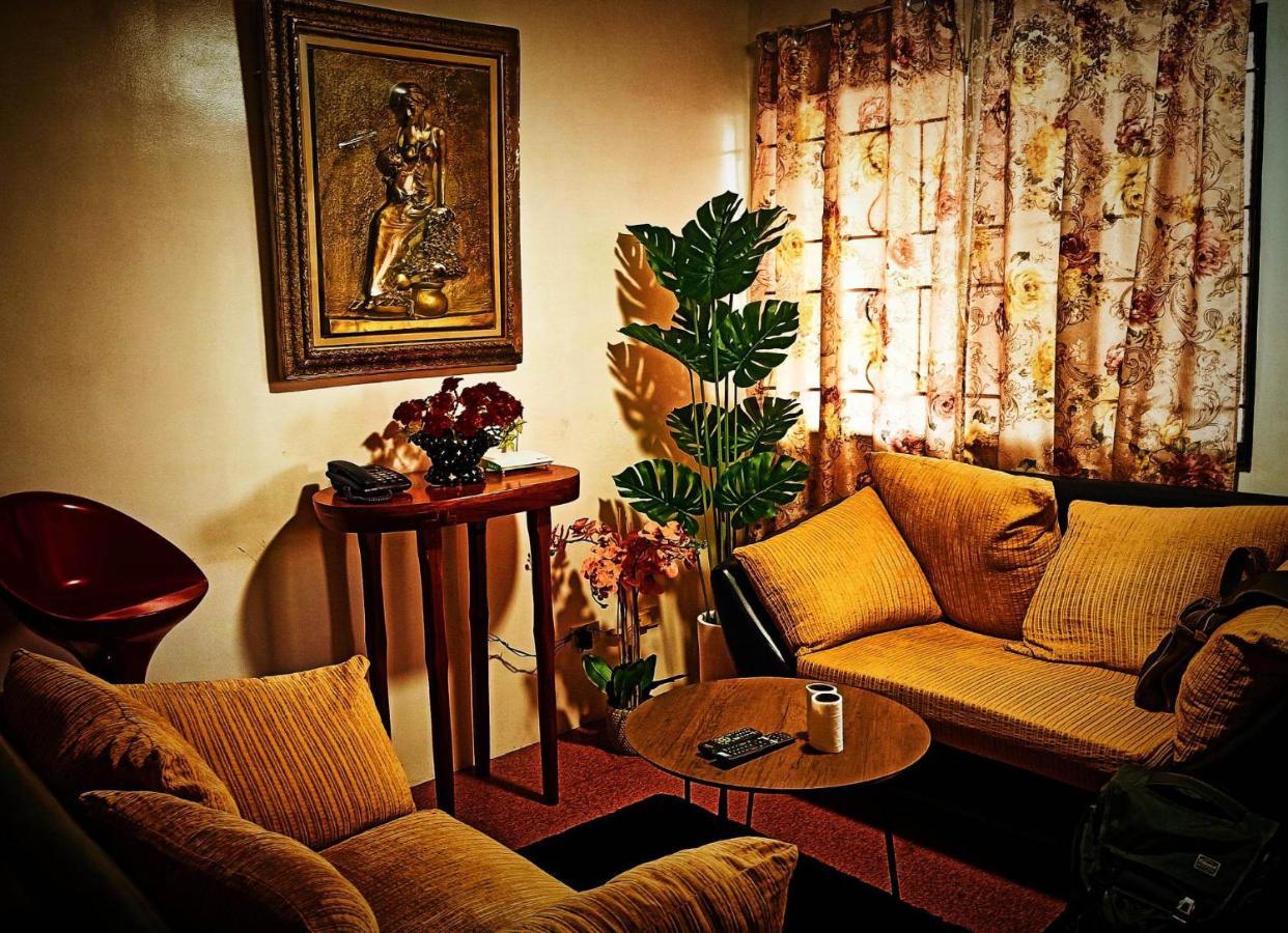 Family Room with Bath,1372247405:JPEG