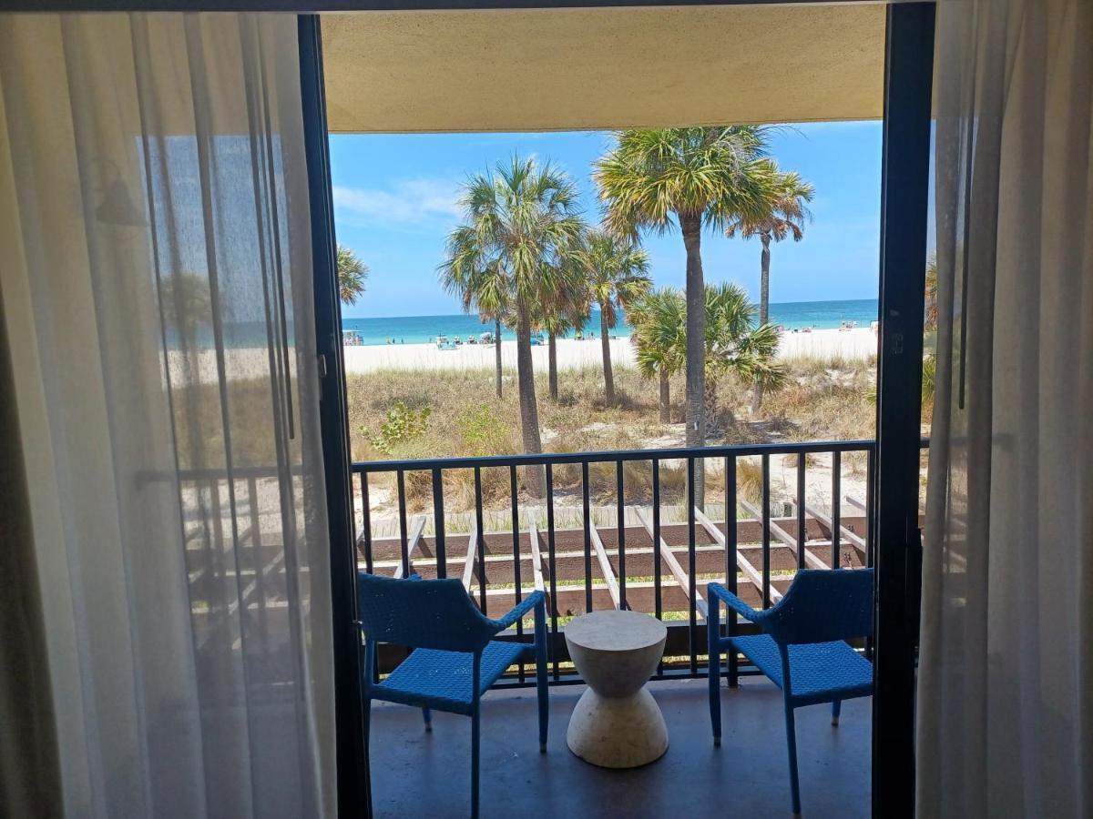 Queen Room with Two Queen Beds and Balcony or Patio - Ocean Front,1742701658:JPEG