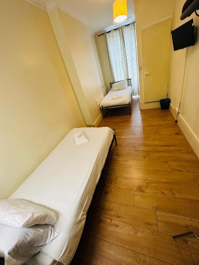 Basic Twin Room