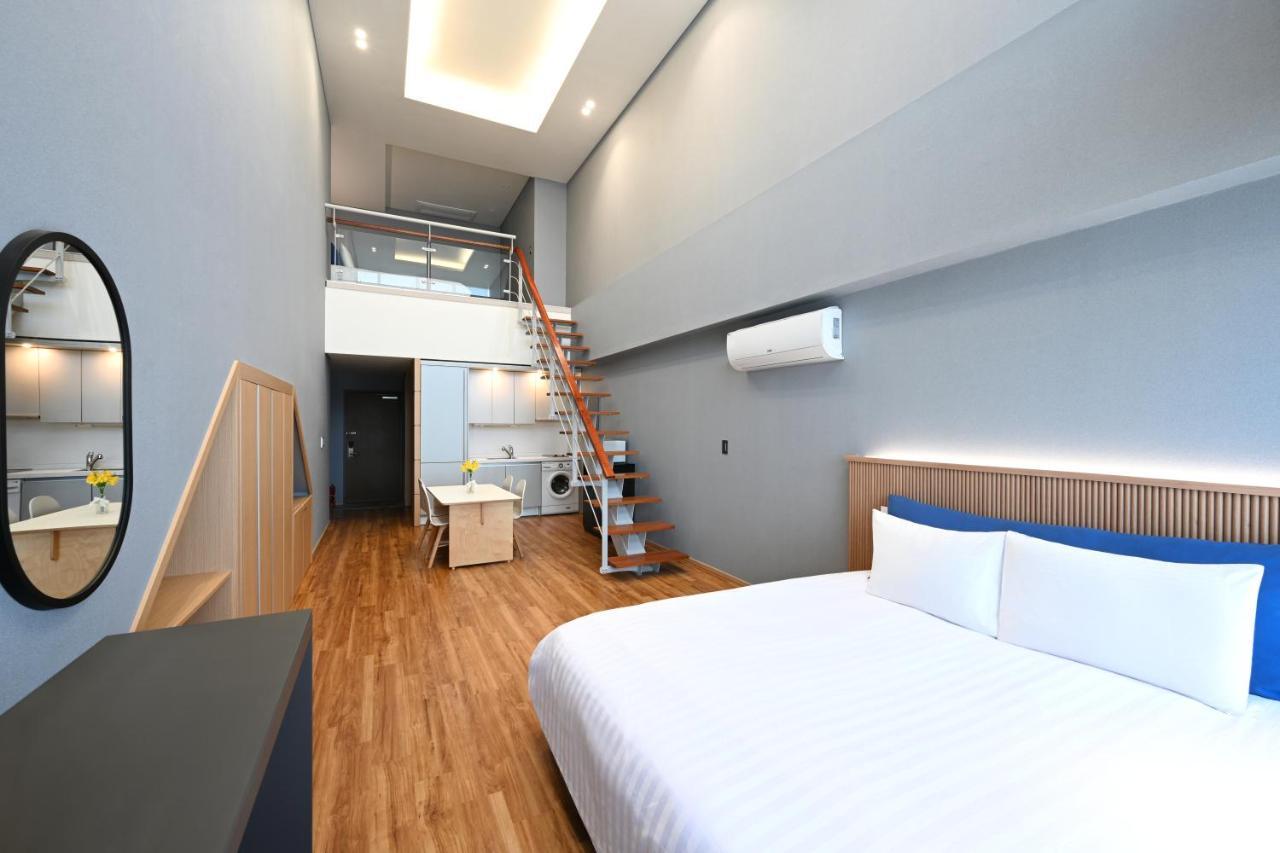 Parlor Suite with City View,1404629591:JPEG