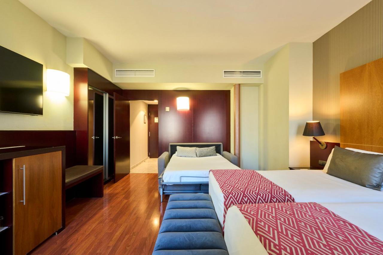 Chambre Triple (2 Adultes & 1 Enfant)