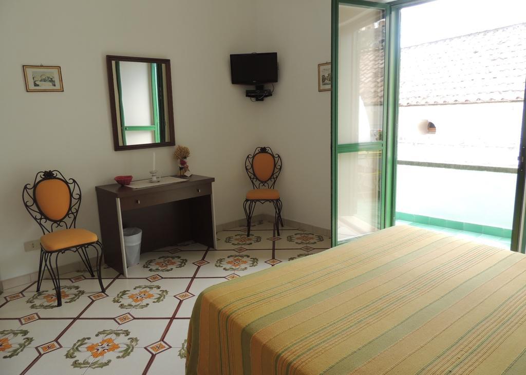 Double or Twin Room with Partial Sea View,142778931:JPEG