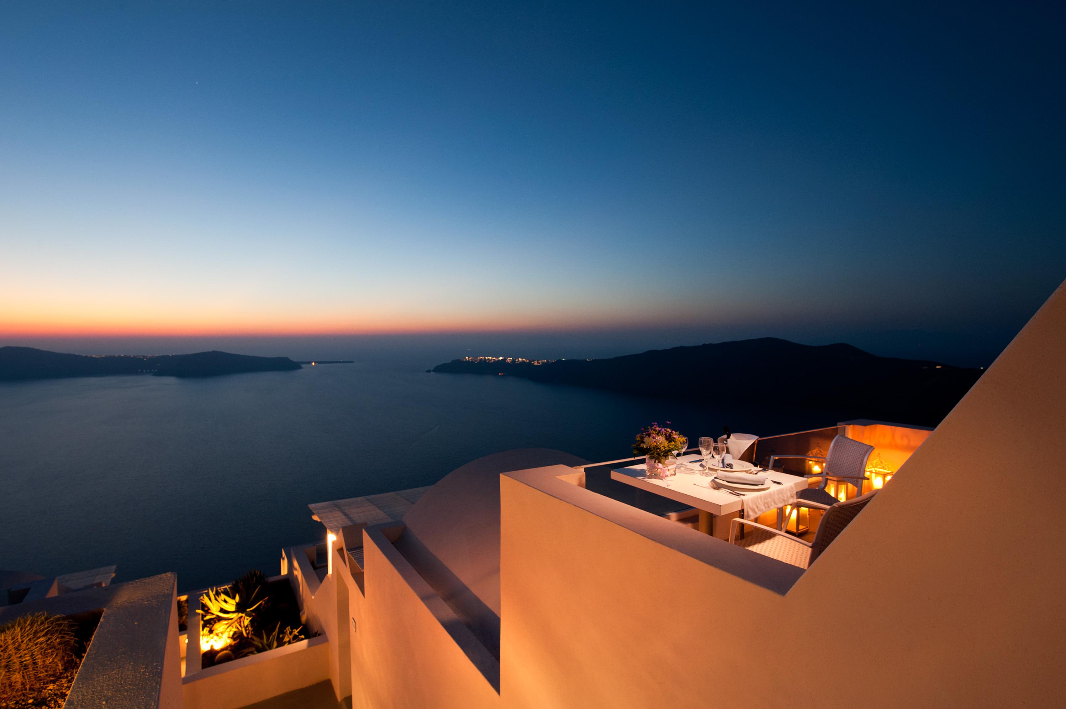 VIP Suite mit eigenem Whirlpool und Blick auf die Caldera