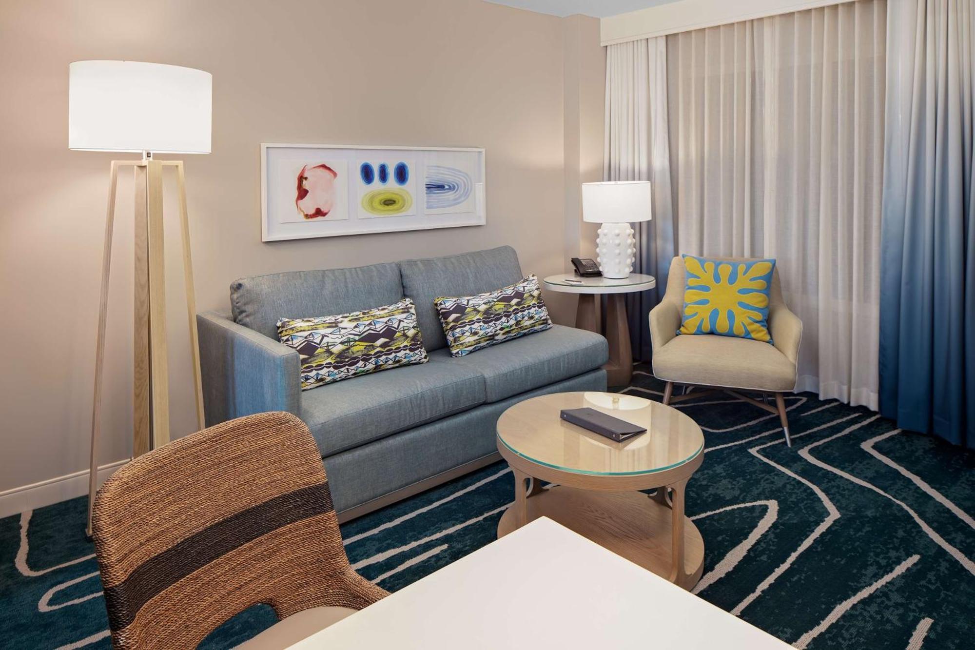 King Suite with Bath Tub - Disability Access,1557444544:JPEG