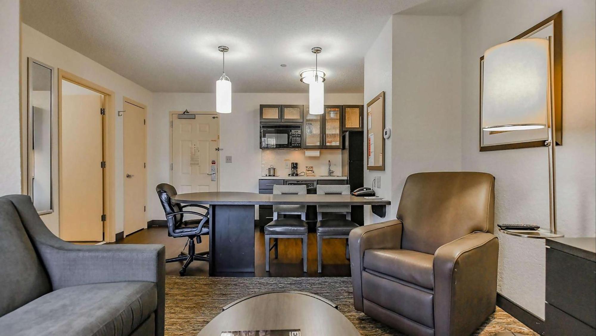 One-Bedroom Queen Suite with Roll-In Shower - Mobility Accessible,1346294048:JPEG