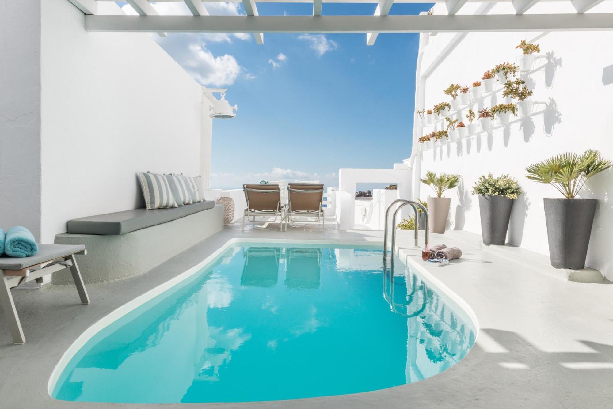 Grand Suite mit eigenem Pool und Blick auf die Caldera