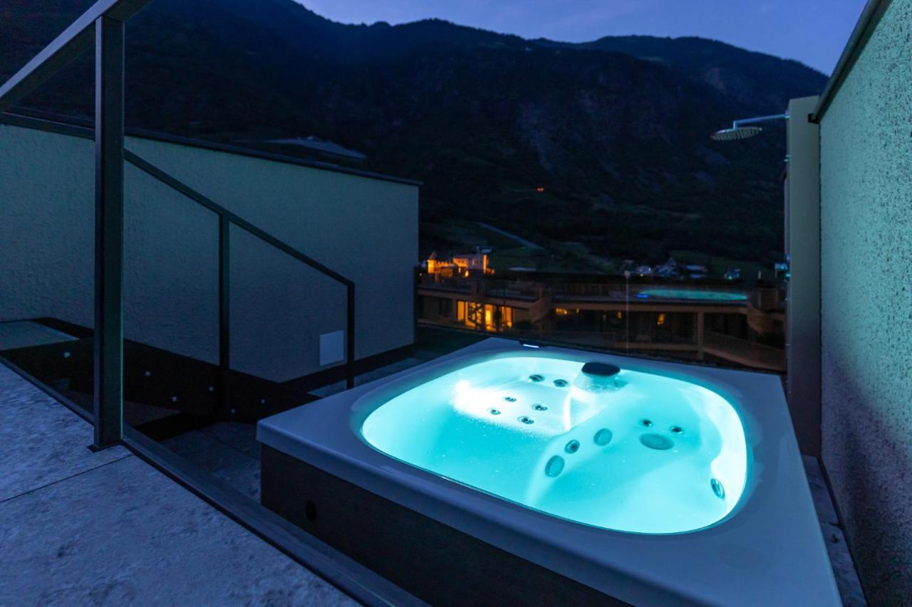 Deluxe Suite Spa Bath