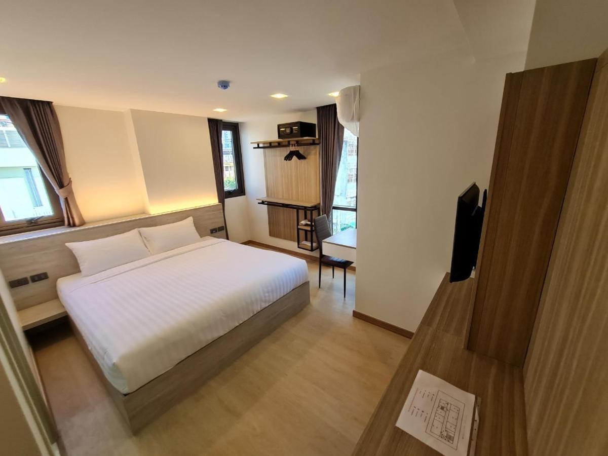 Deluxe Double Room Shower,1480356875:JPEG