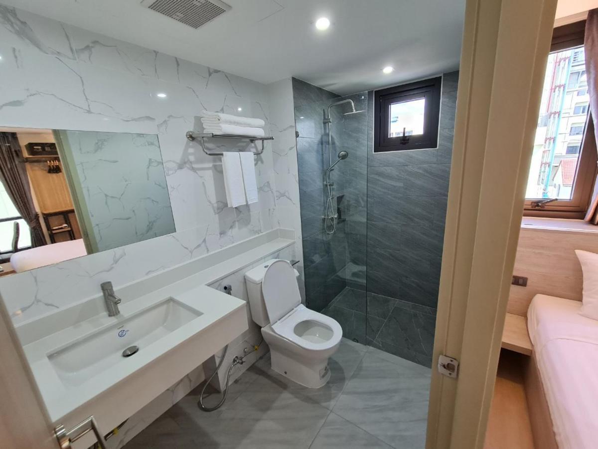 Triple Room Bathroom
