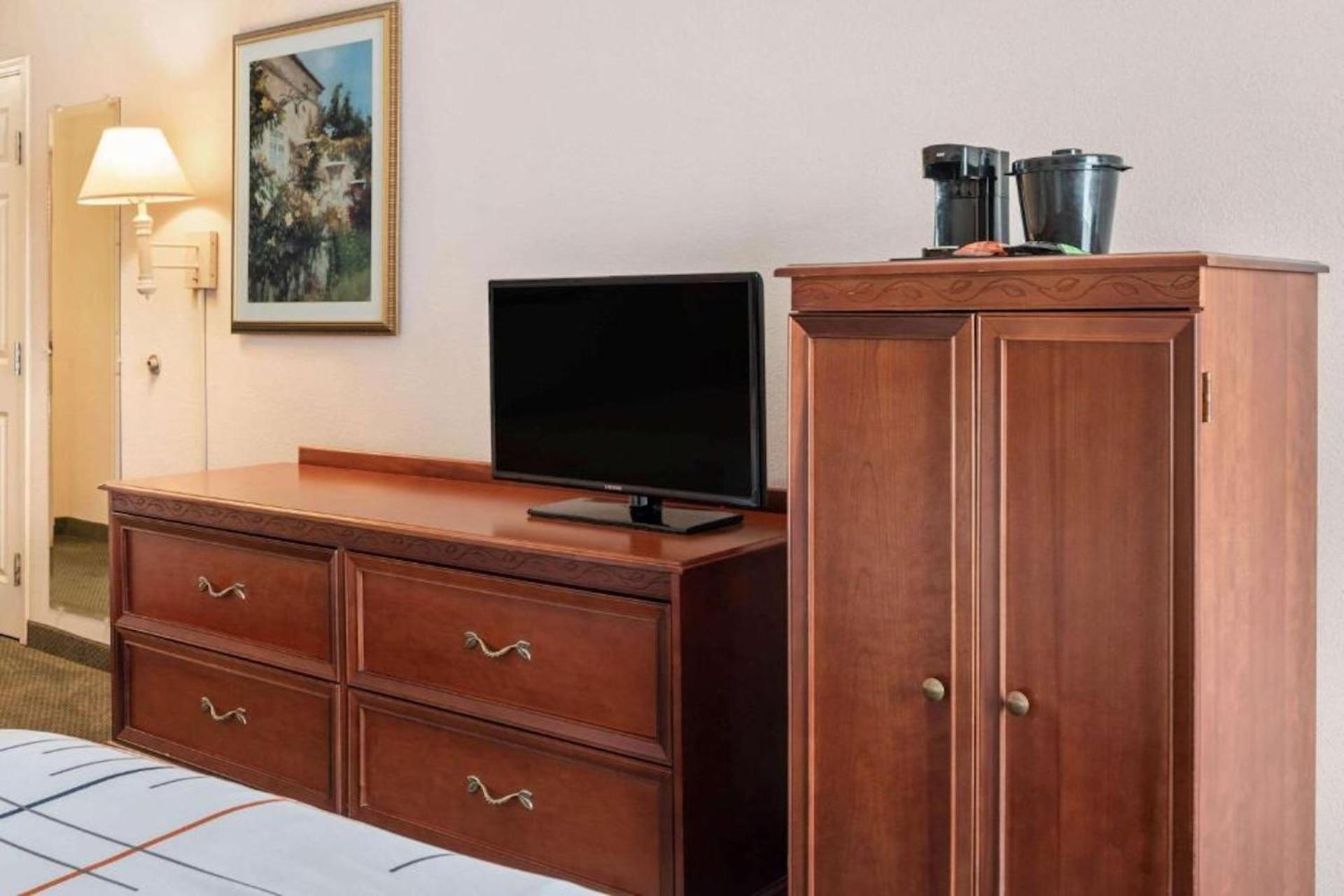 Deluxe Queen Room with Two Queen Beds,1533004525:JPEG