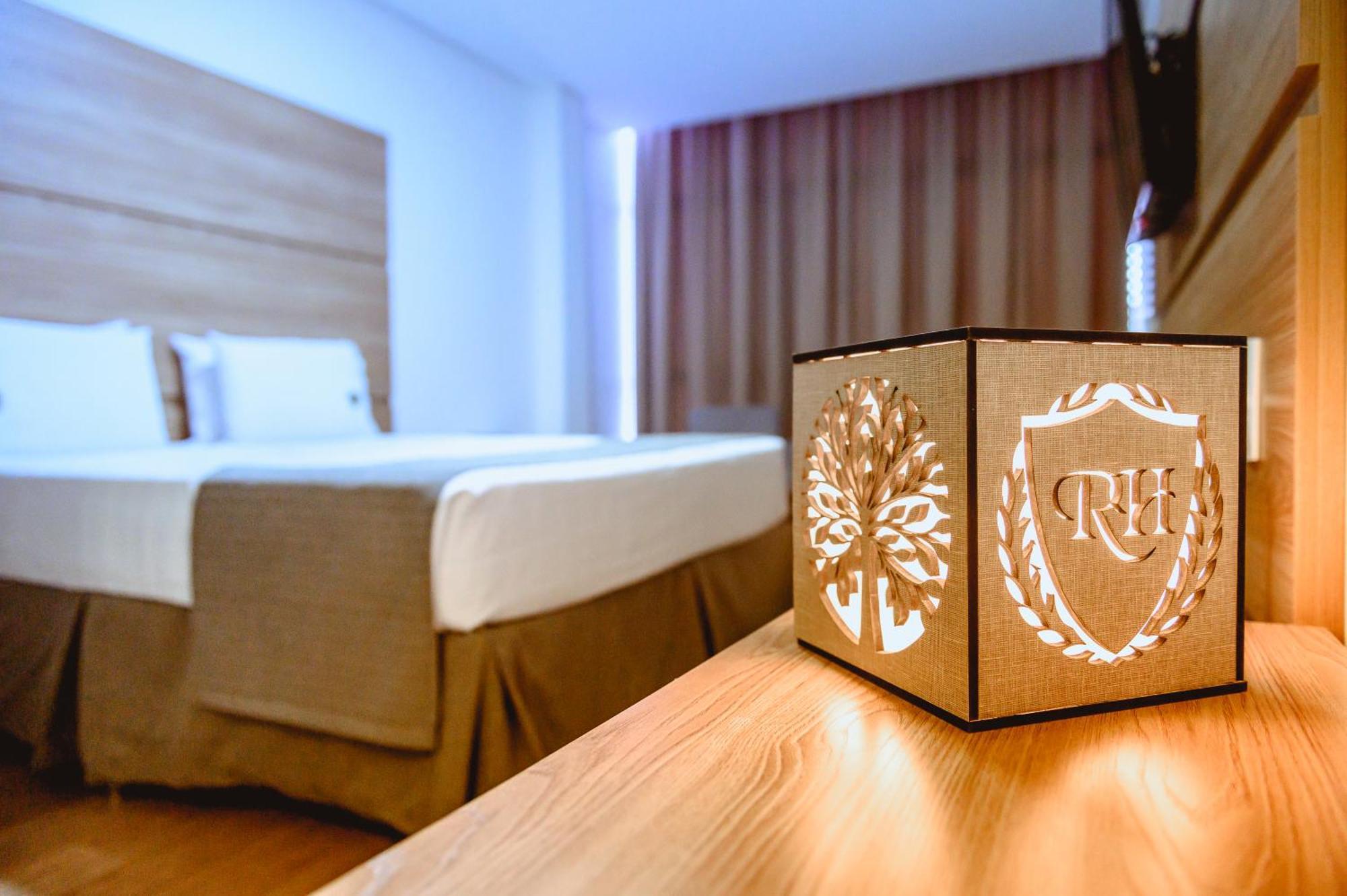 Queen Room,1515858667:JPEG