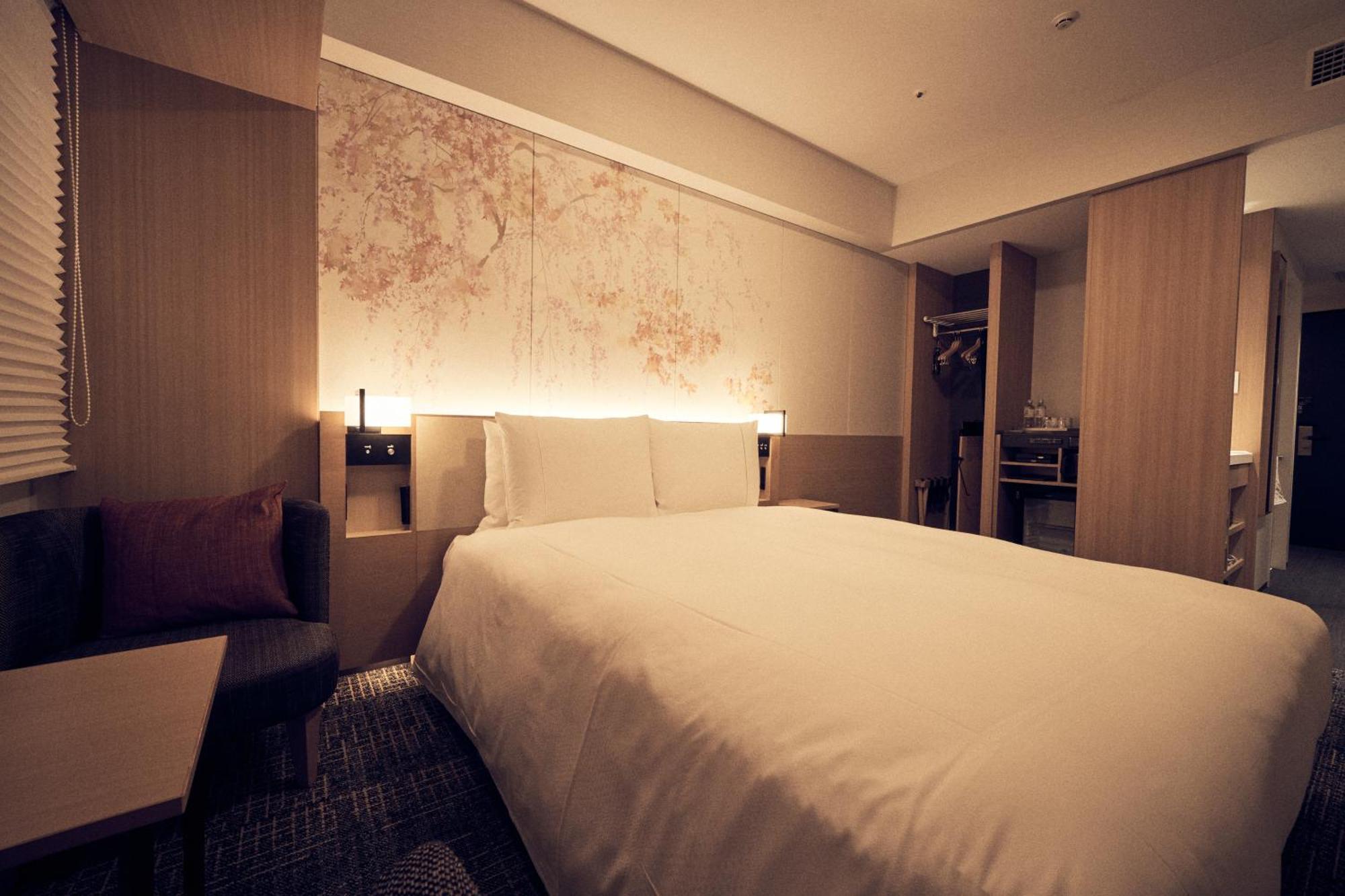 Corner Twin Room (1 Adult)