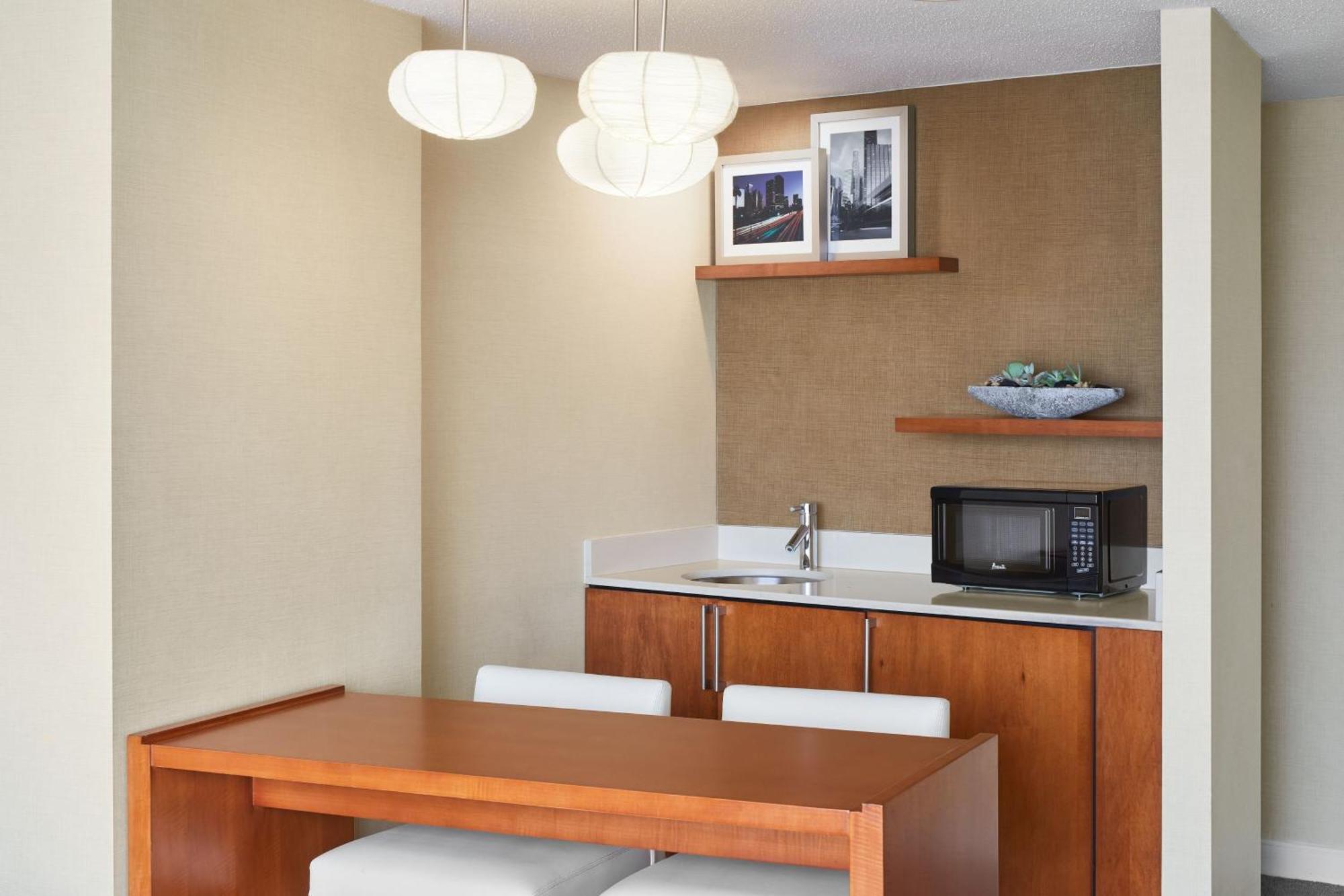 Redondo Suite, 1 Bedroom Suite, 1 King, Sofa bed, City view