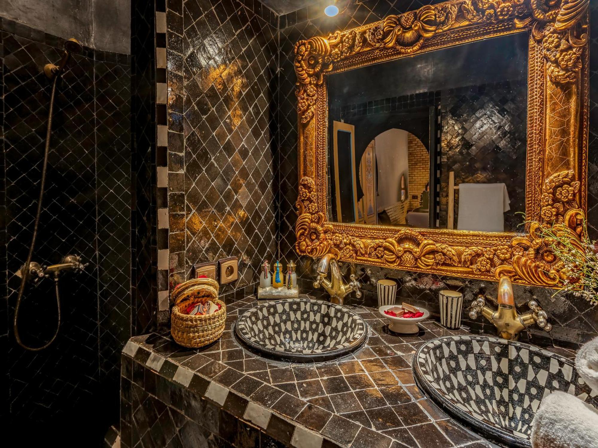 Terre d'Ombre Double Room