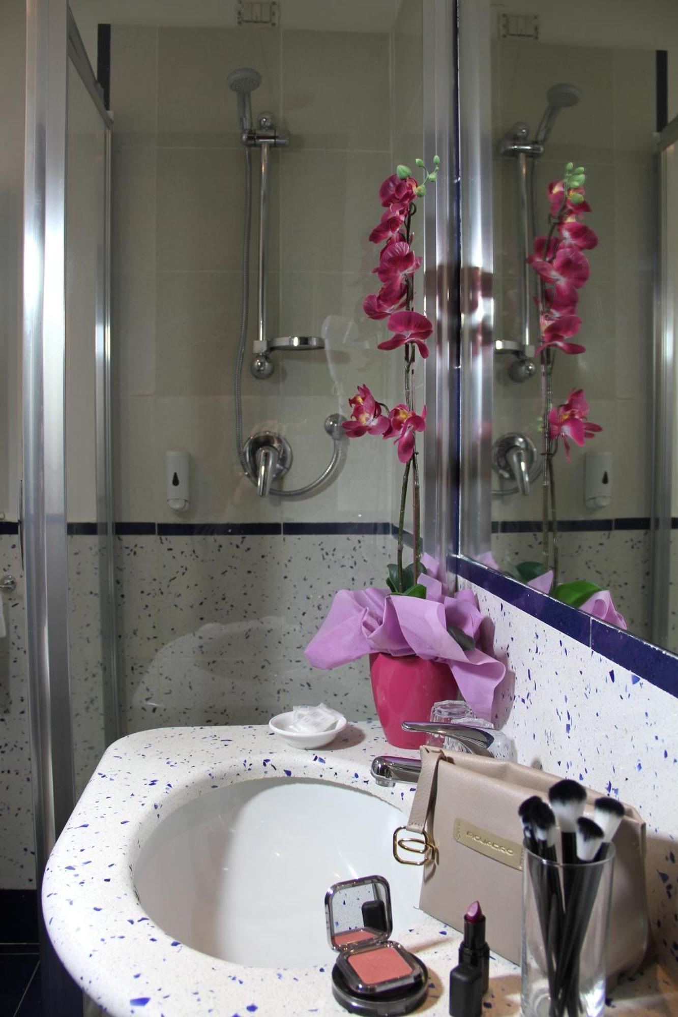 Single Room,1533015064:JPEG