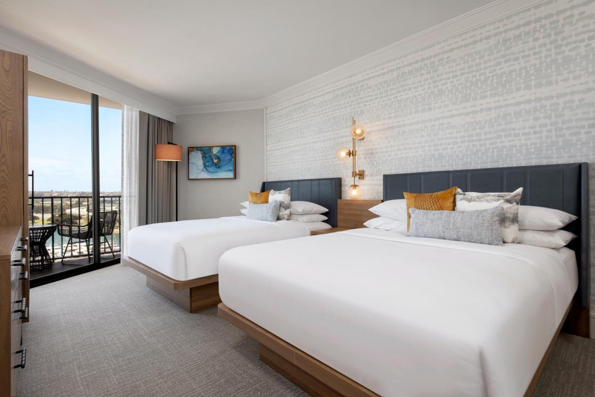 2 Double Beds Marina Tower Executive Guest Room,1533104131:JPEG