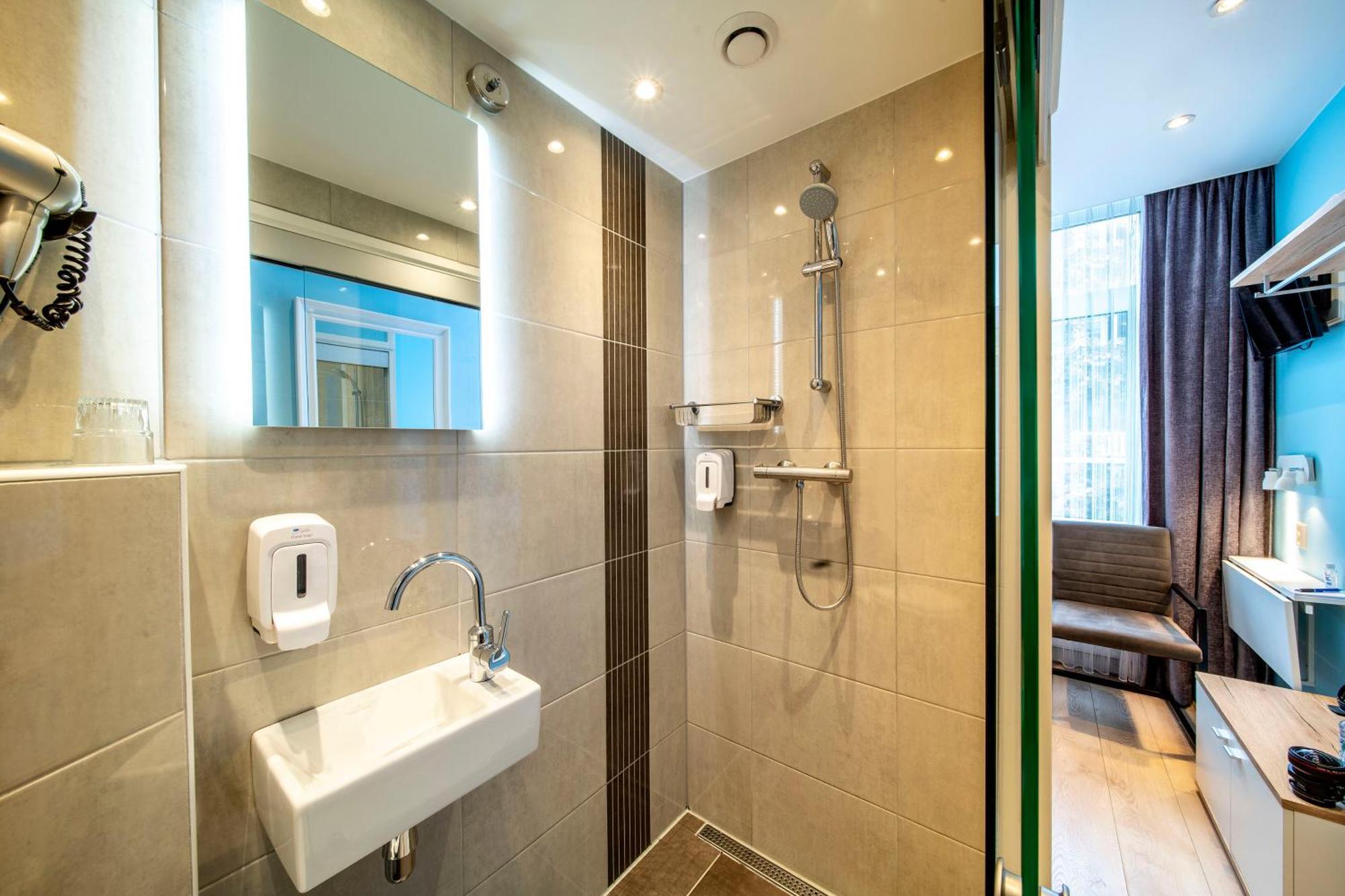 Small Single Room,1533610174:JPEG