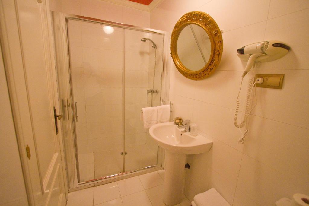 Standard Double Room,140471985:JPEG