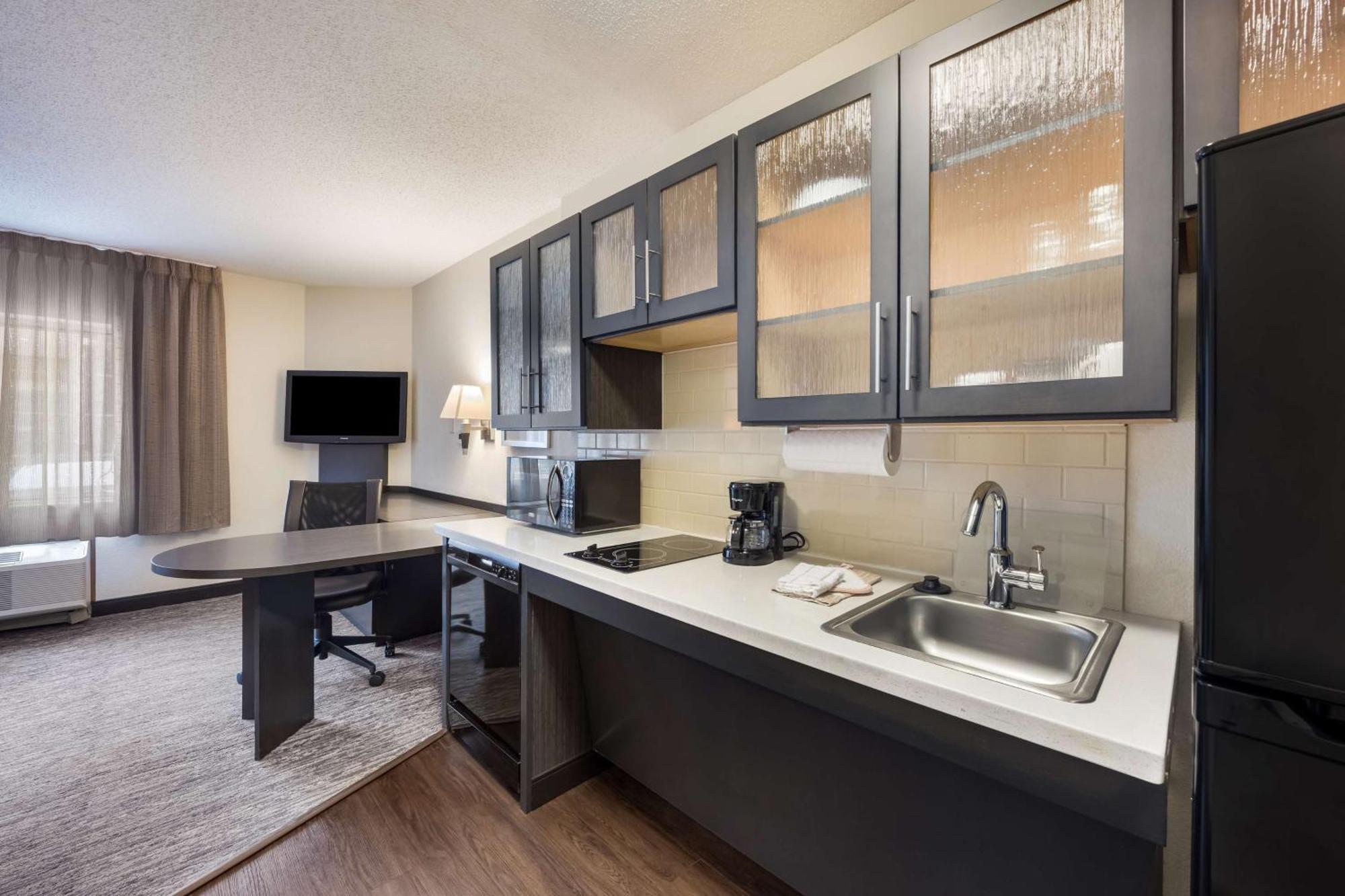 Studio Queen Suite with Bathtub - Mobility Accessible,1346308271:JPEG