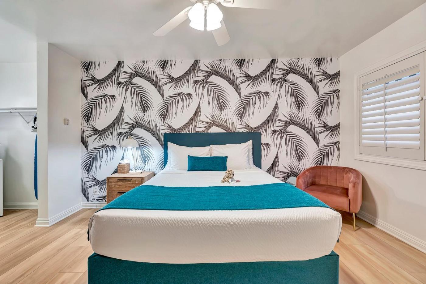 Standard Queen Room