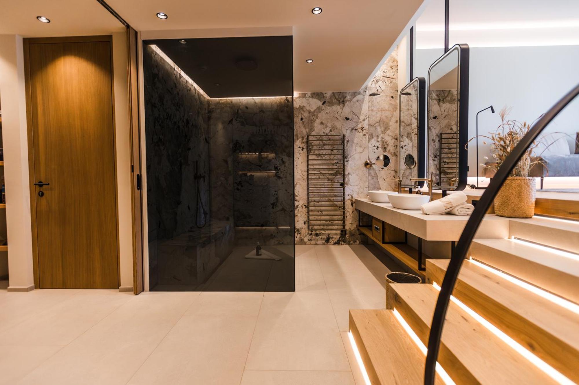 Deluxe Suite Spa Bath