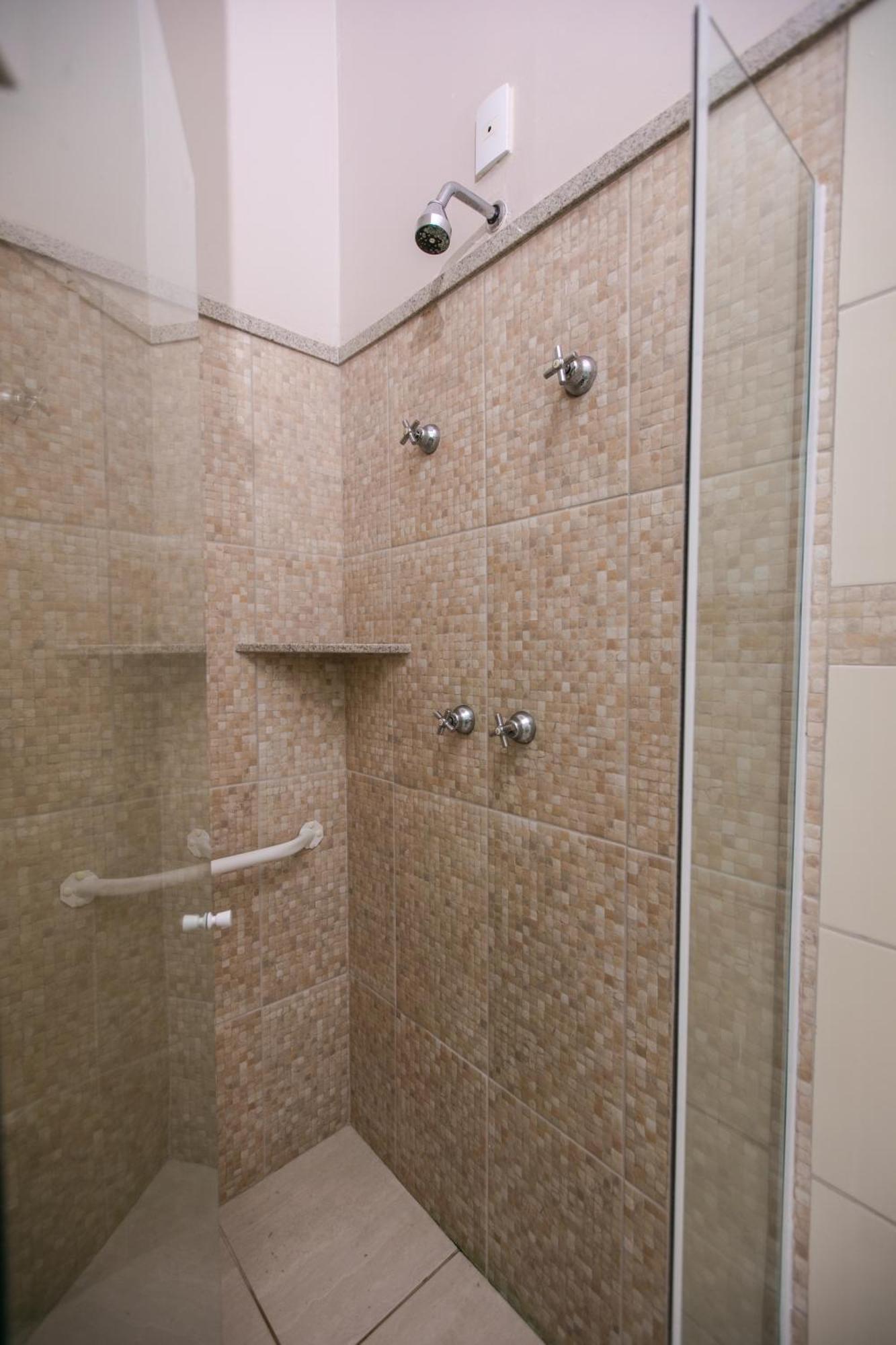 Quarto Duplo com Banheira de Hidromassagem