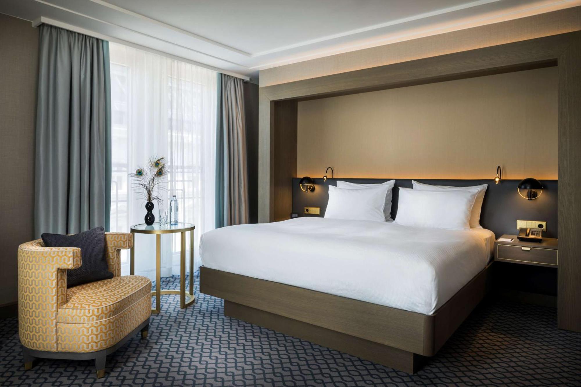 Zimmer mit Kingsize-Bett