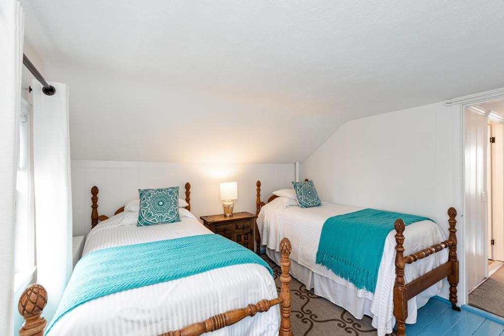 Two-Bedroom Cottage Sea View