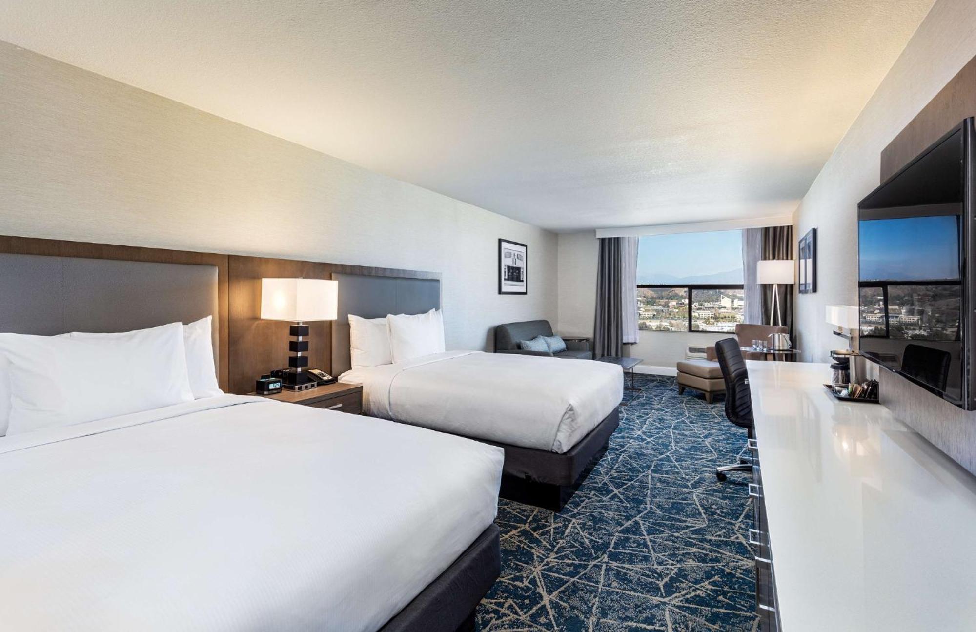 Premium Queen Room with Two Queen Beds,1552330234:JPEG