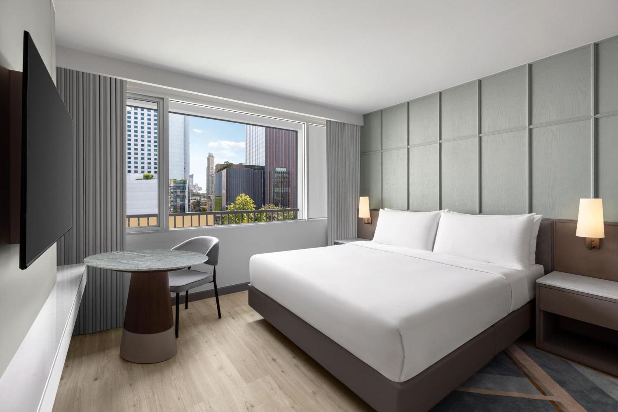Deluxe King Room City View