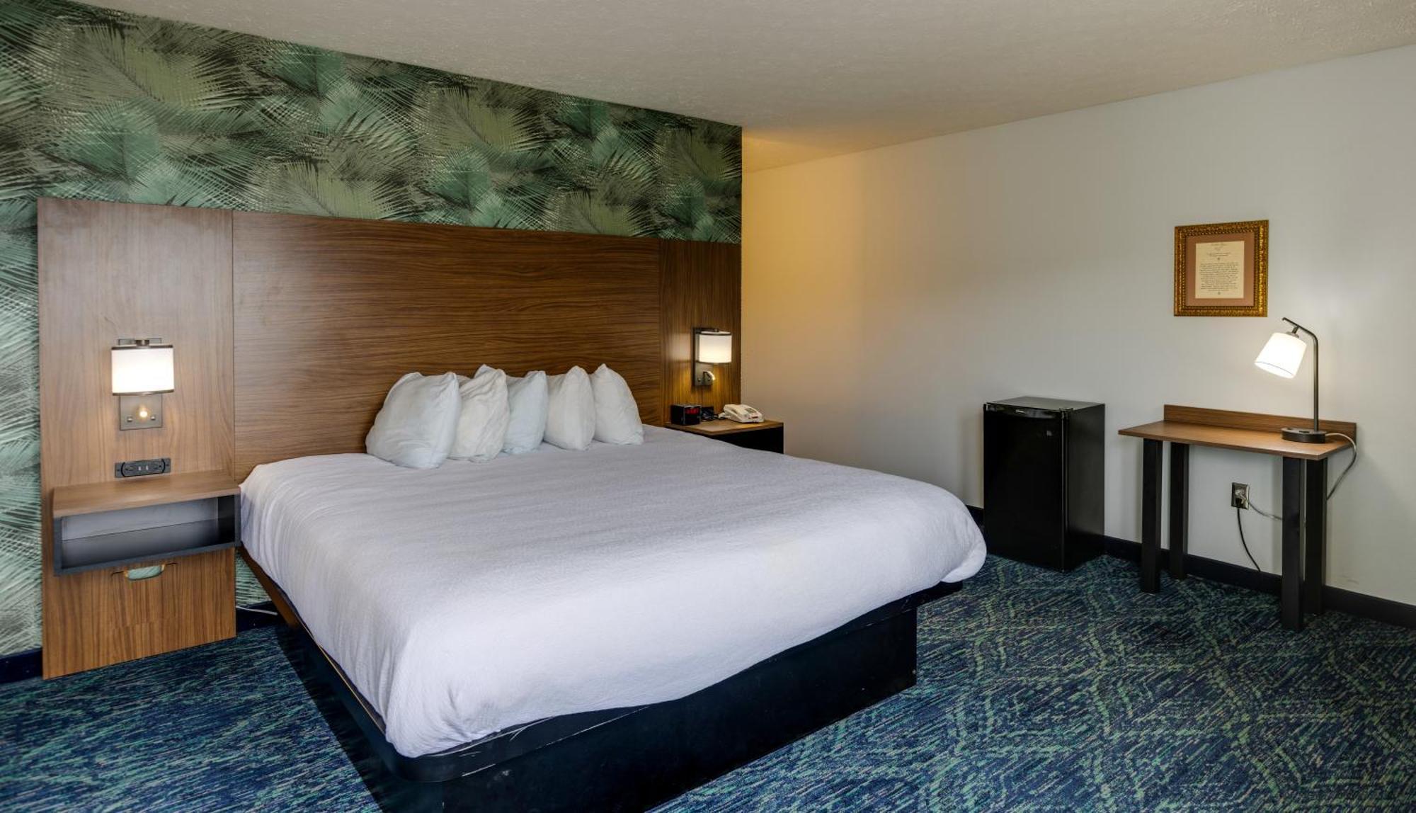 Two-Bedroom Suite,1555260019:JPEG