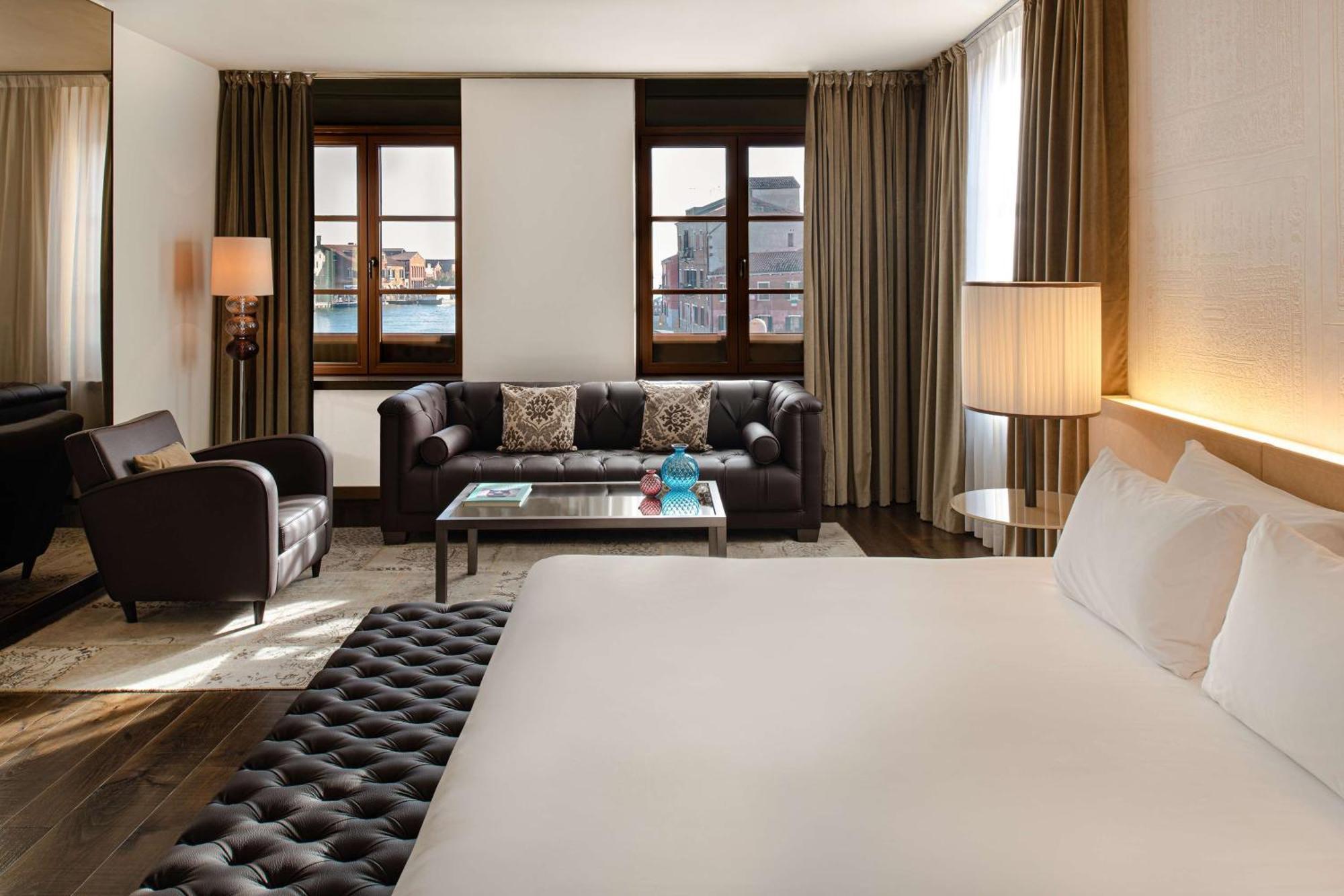 Junior King Suite Canal View