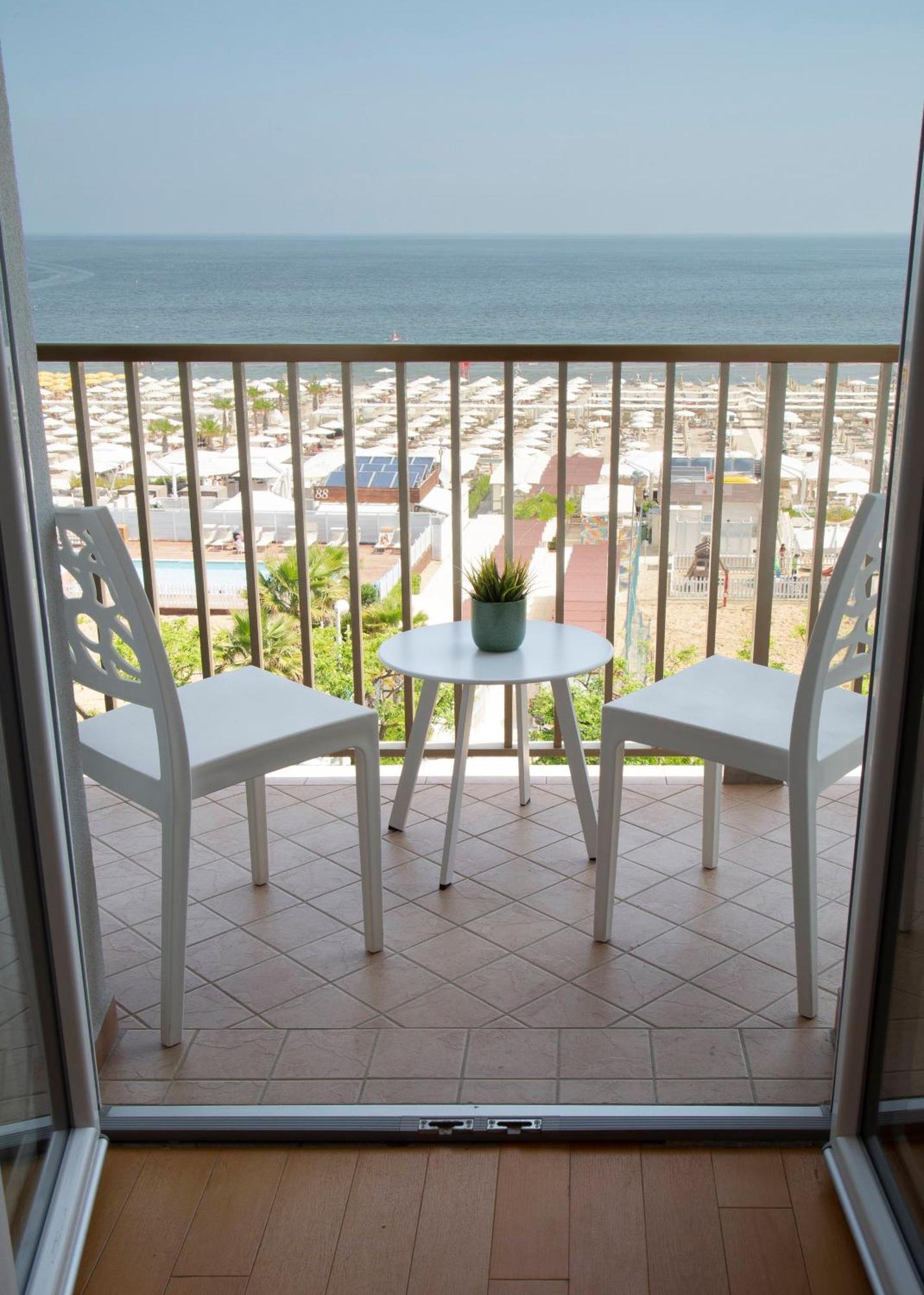 Classic Double or Twin Room Front Sea View