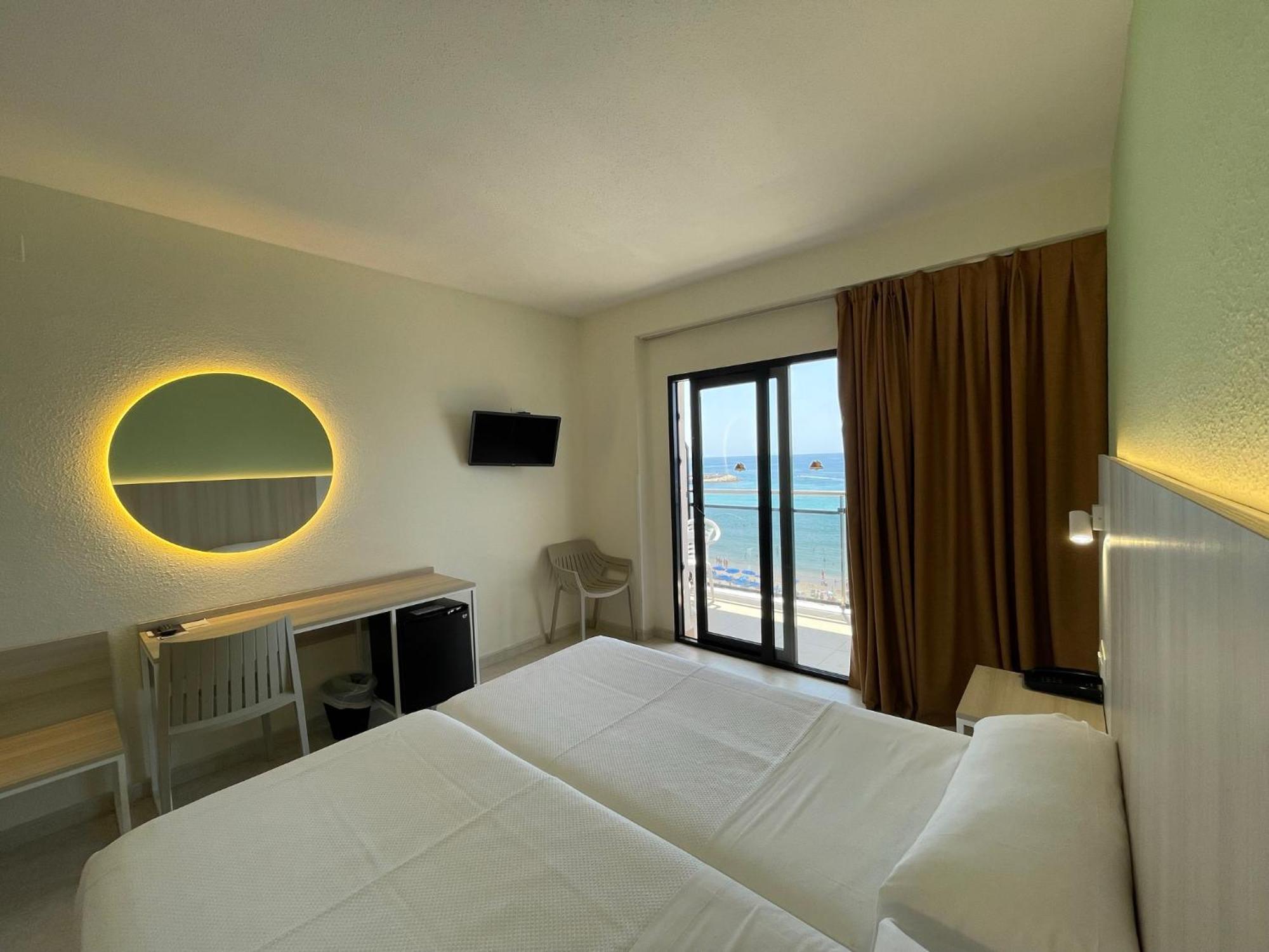Double or Twin Room Sea View