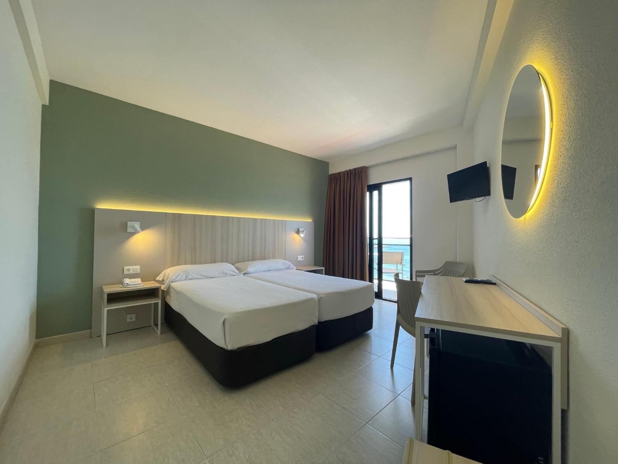 Double or Twin Room Sea View