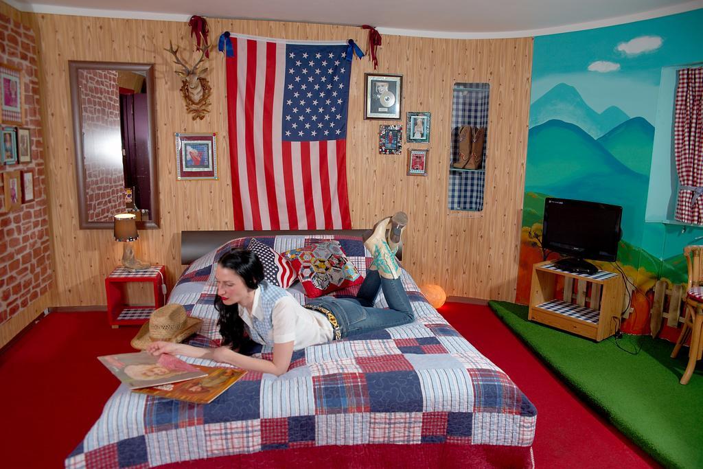 Double Room DollyWould