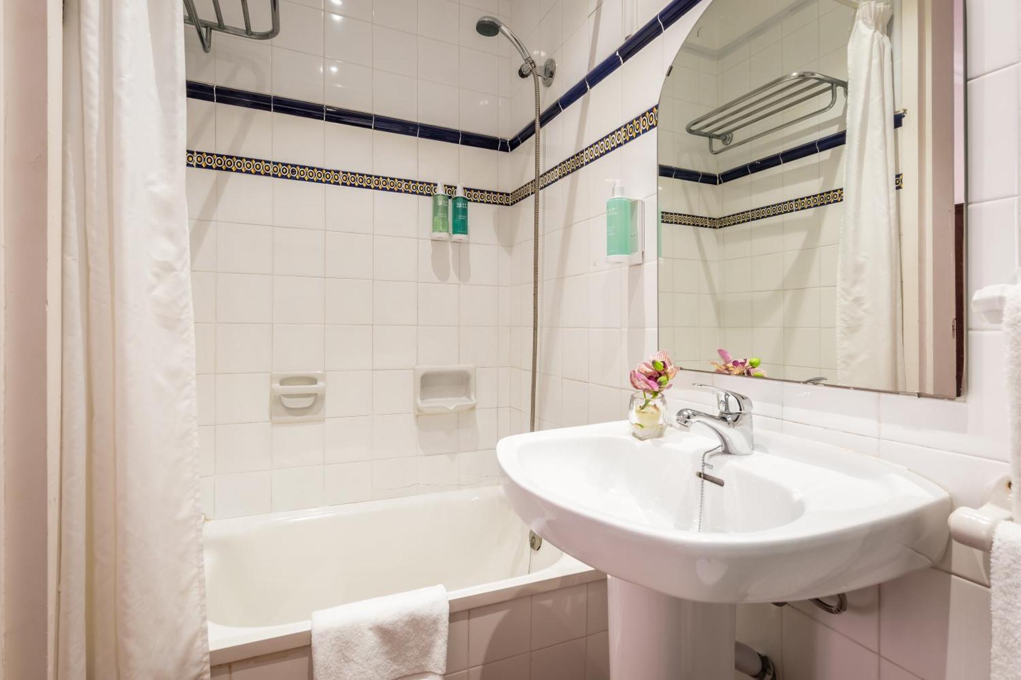 Budget Double Room Interior