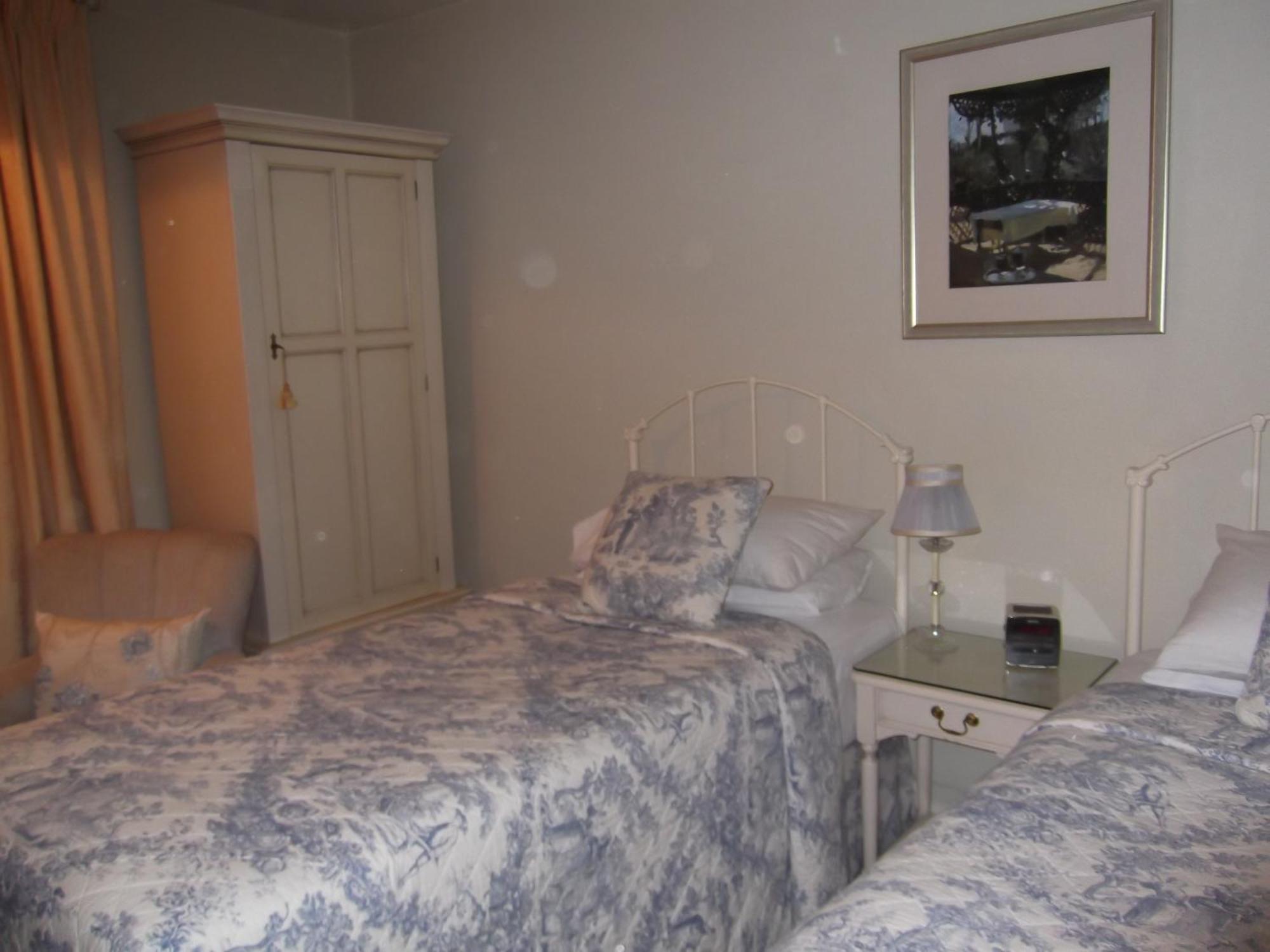 Double or Twin Room Private External Bathroom