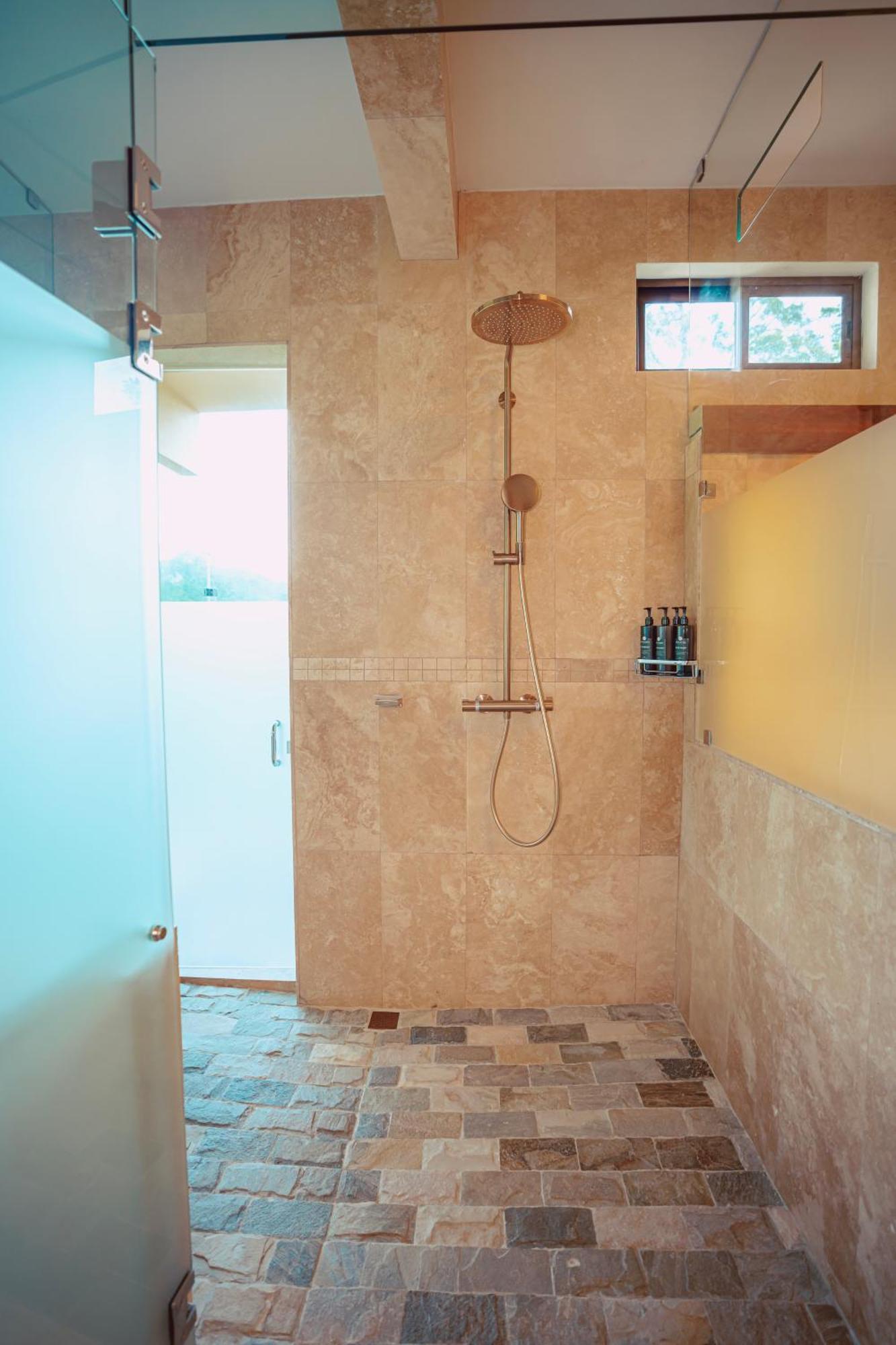 JADE Romantic Signature Villa, Volcano View and hot spring pool