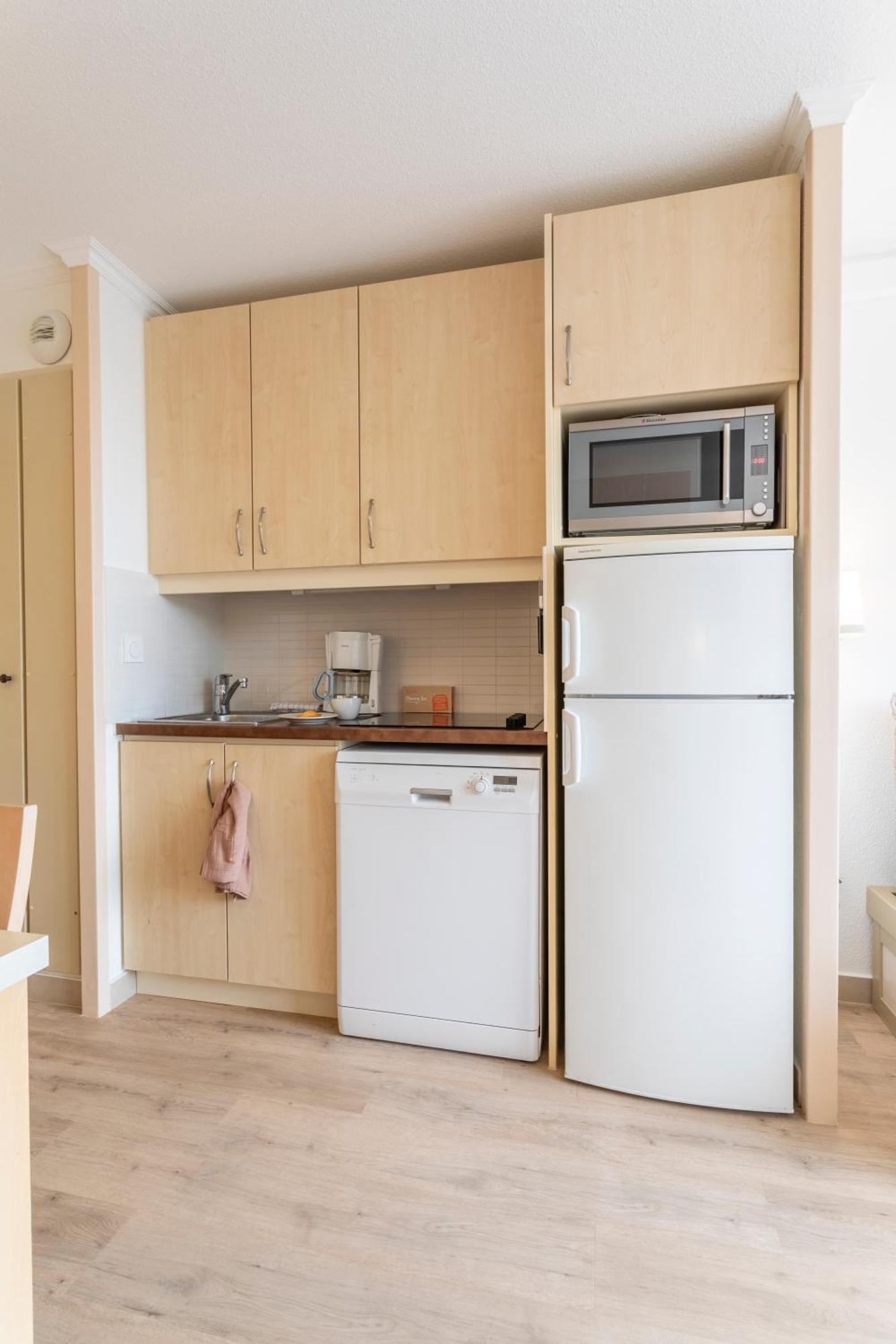Superior One-Bedroom Apartment with Sleeping Alcove, Air conditioning and Terrace or Blacony - Sea View (6 People) - South Side,1592054396:JPEG