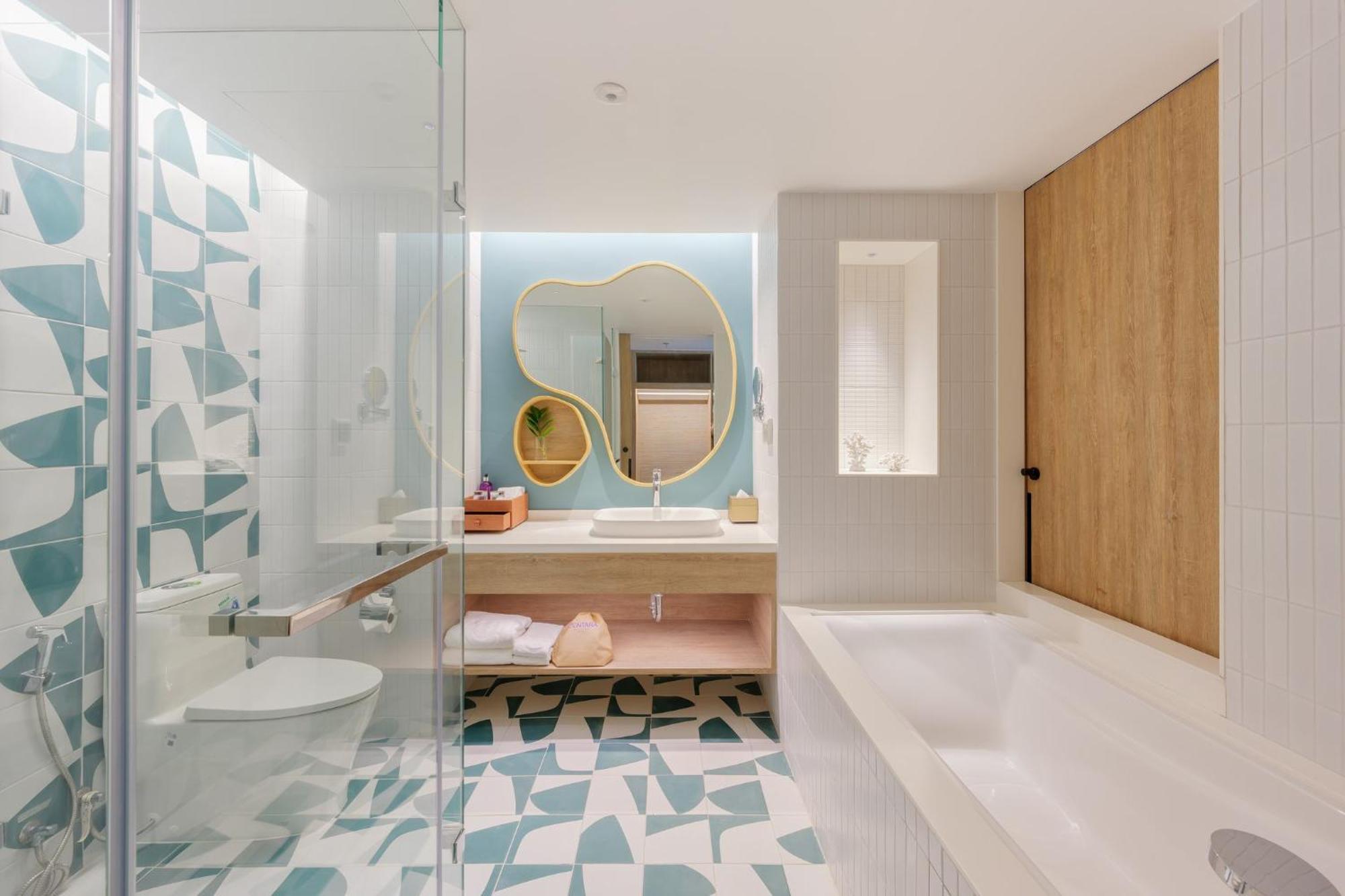 Premium Deluxe Pool View King,1592877076:JPEG