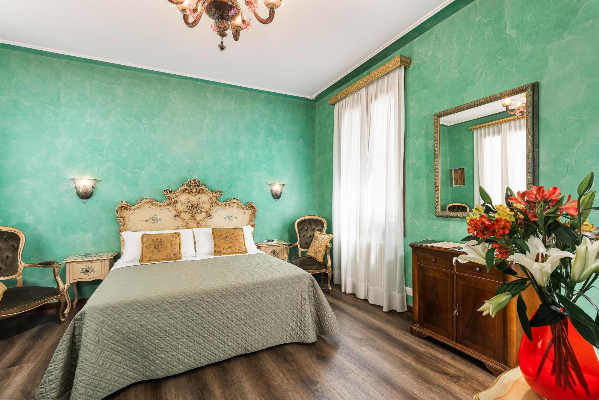 Deluxe Double Room Canal View
