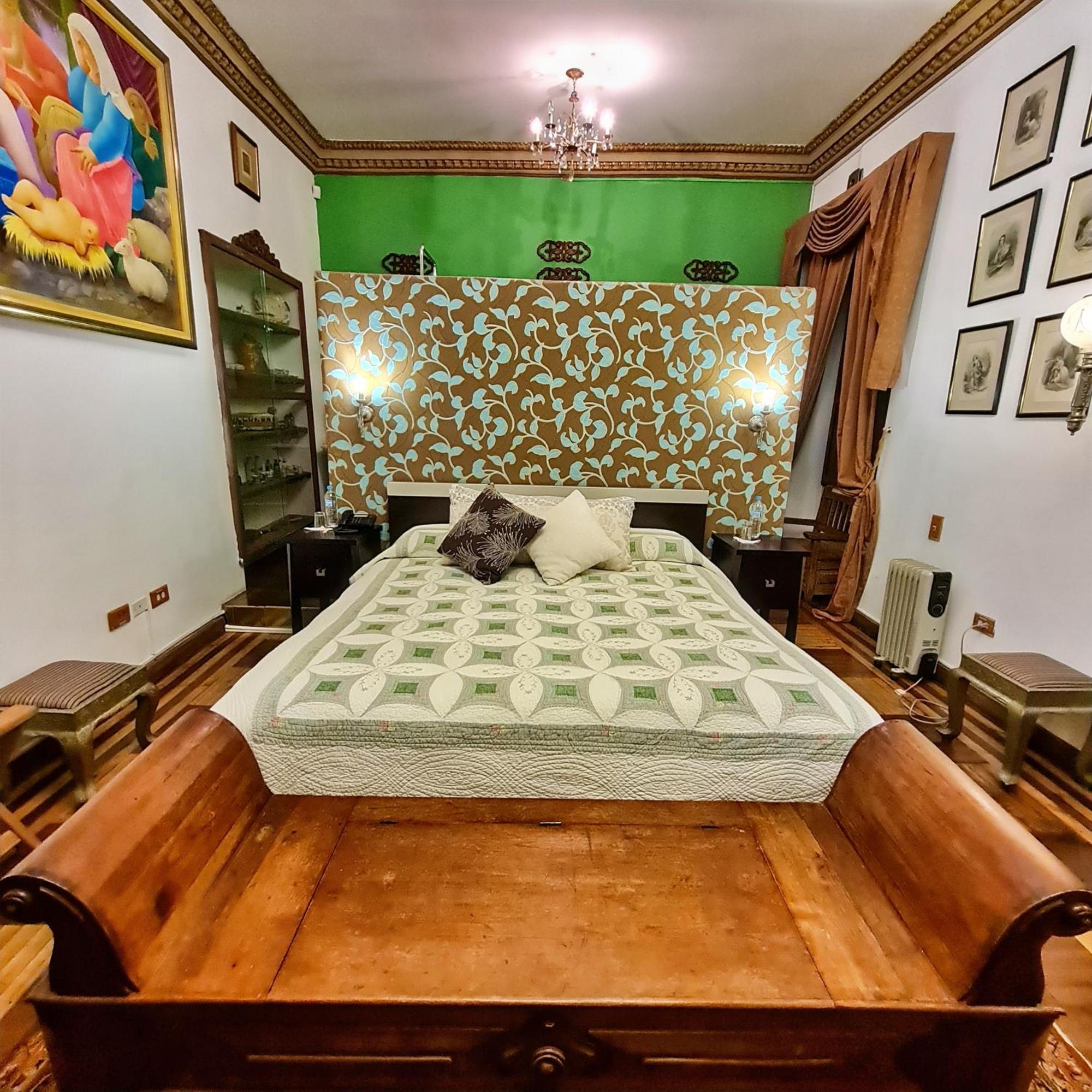 Deluxe Double Room (2 Adults + 1 Child),1596029901:JPEG