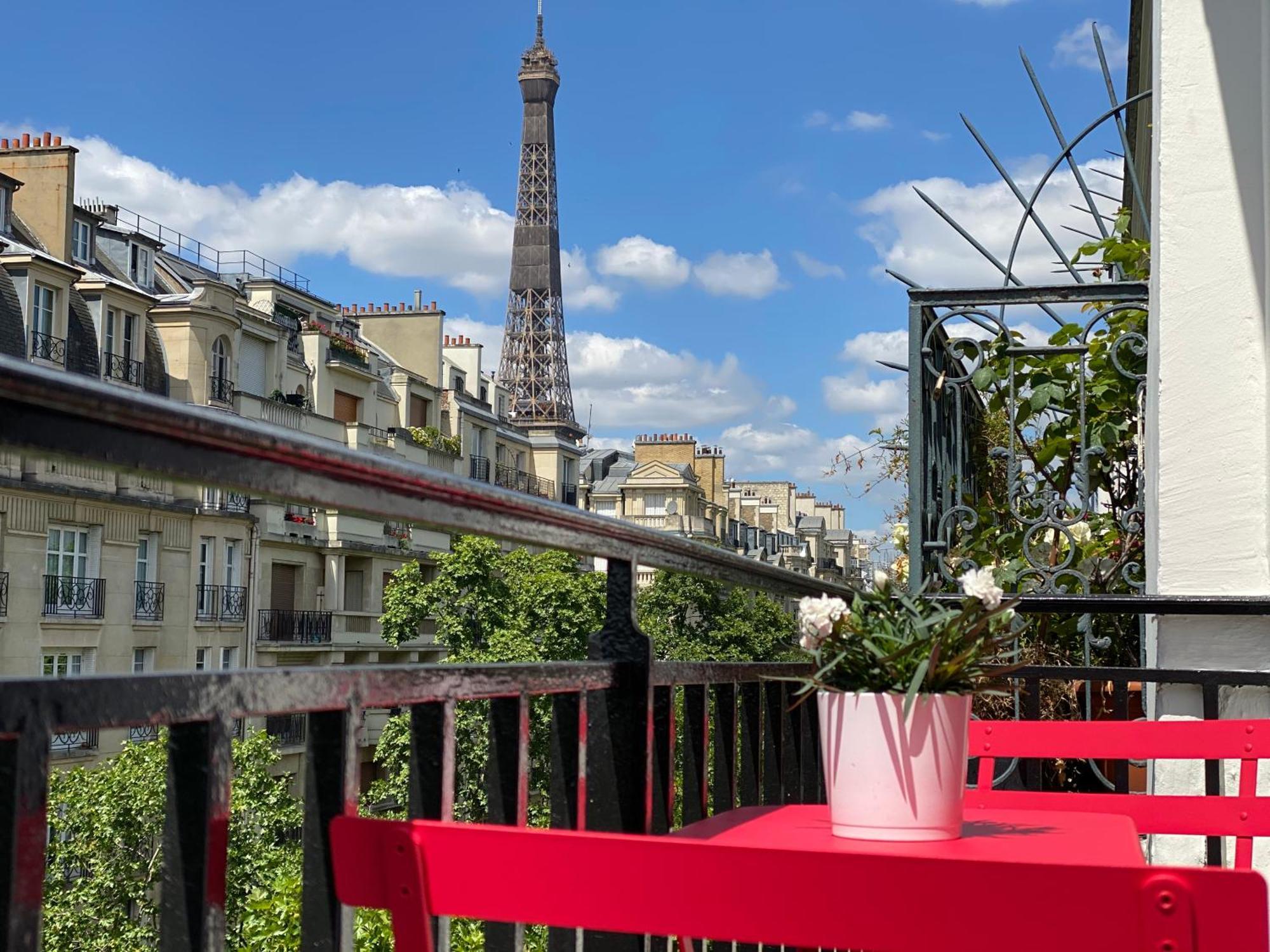 Superior Room Balcony Eiffel Tower View,1596038438:JPEG