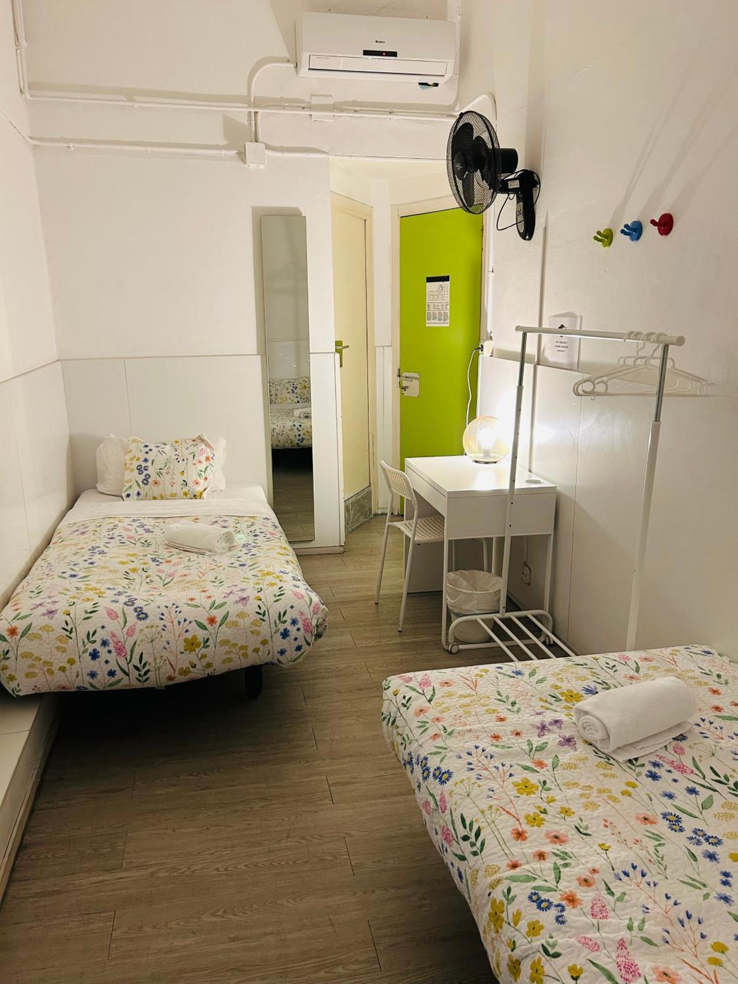Twin Room Private Bathroom