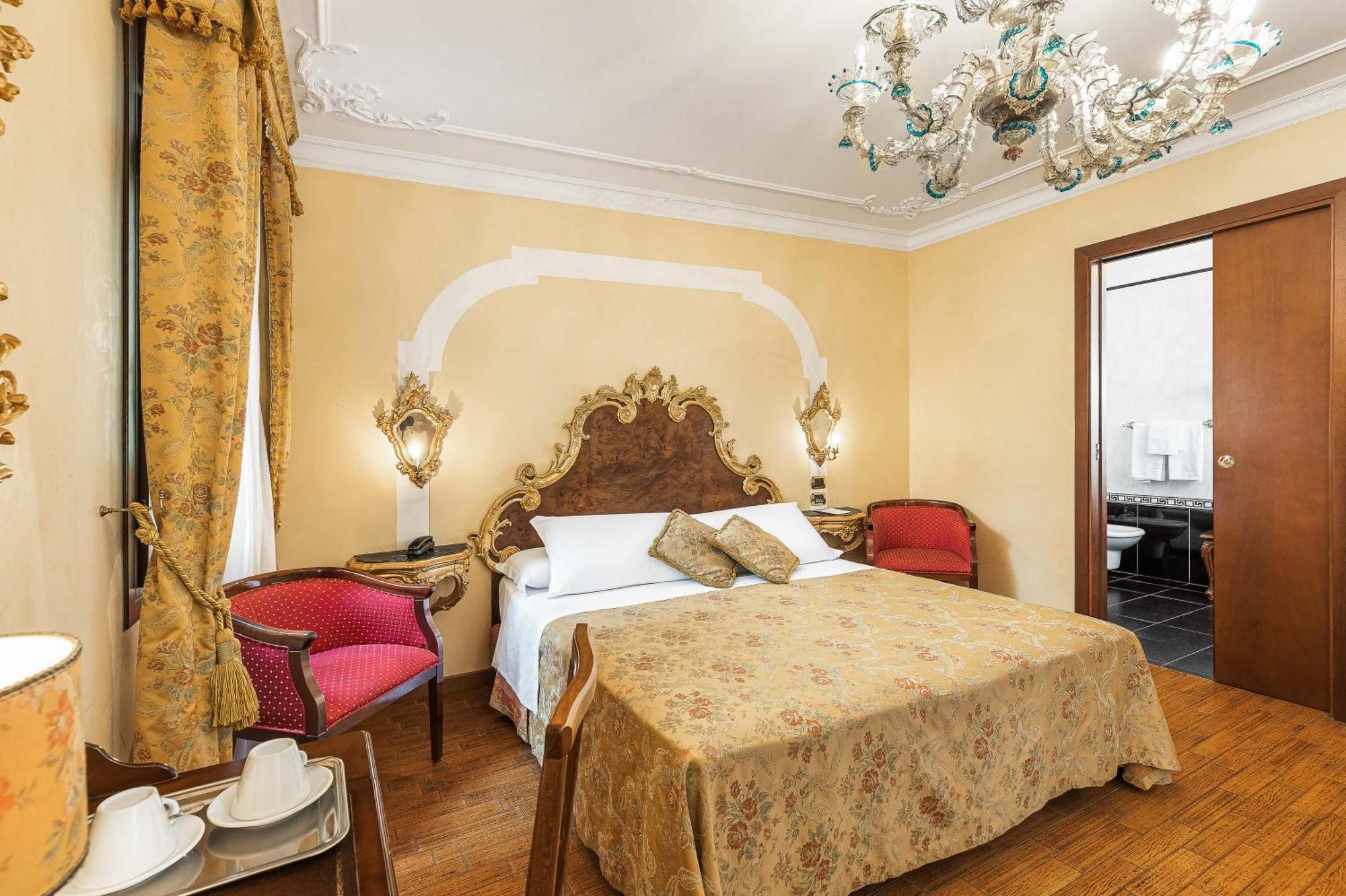 Deluxe Double Room Canal View