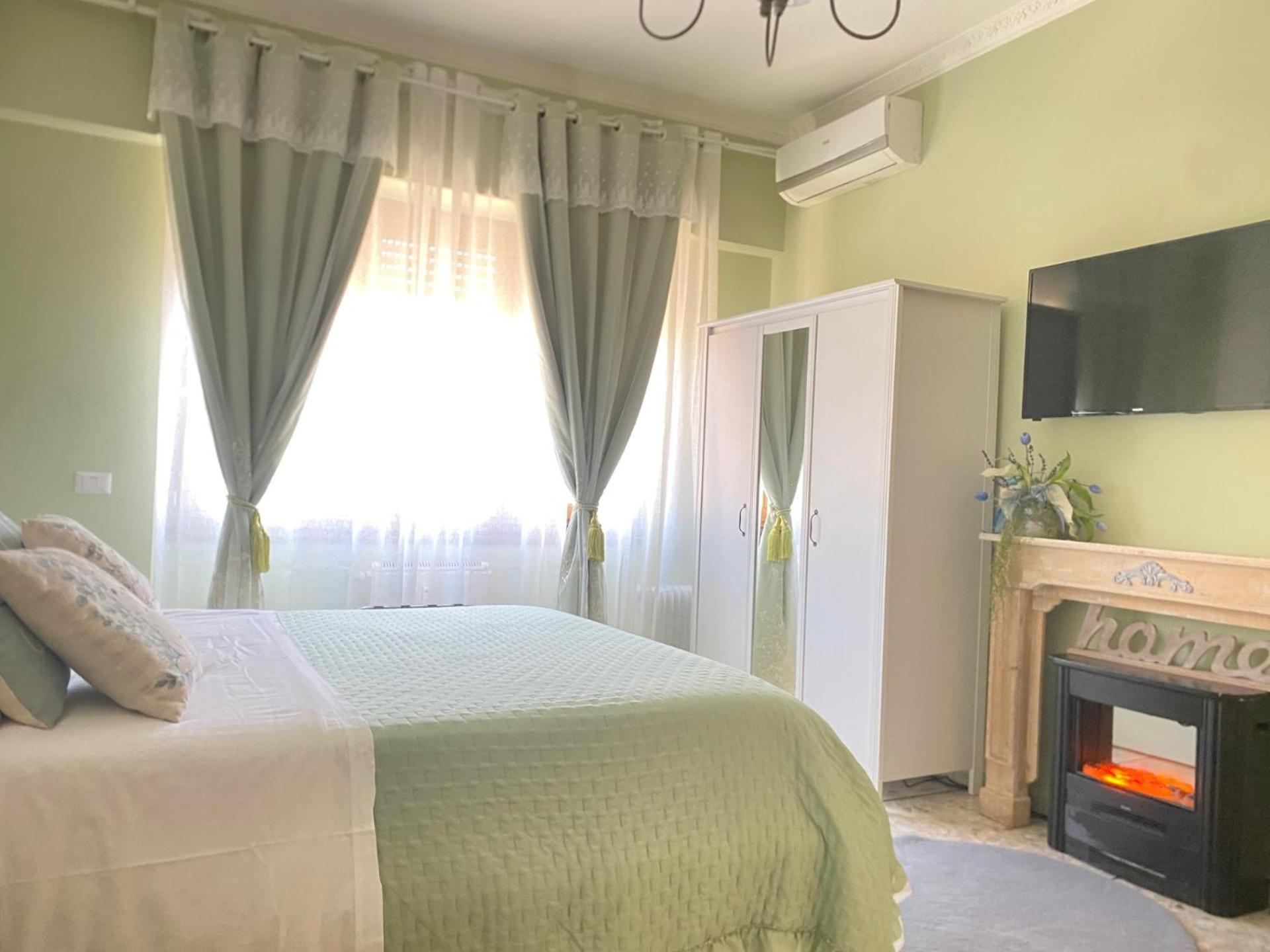 Double Room Private External Bathroom