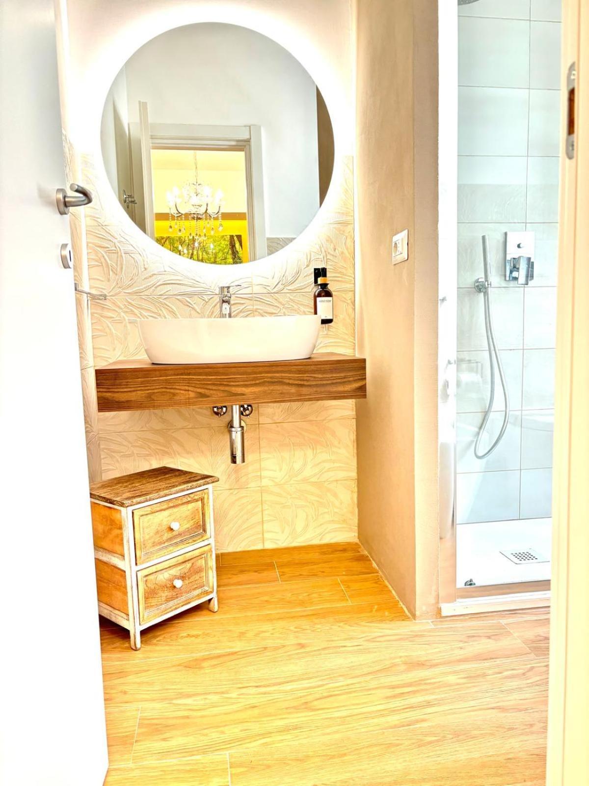 King Room Spa Bath