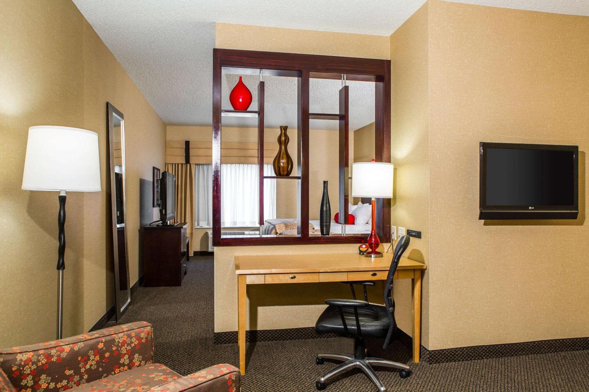 Queen Suite with Two Queen Beds - Non-Smoking